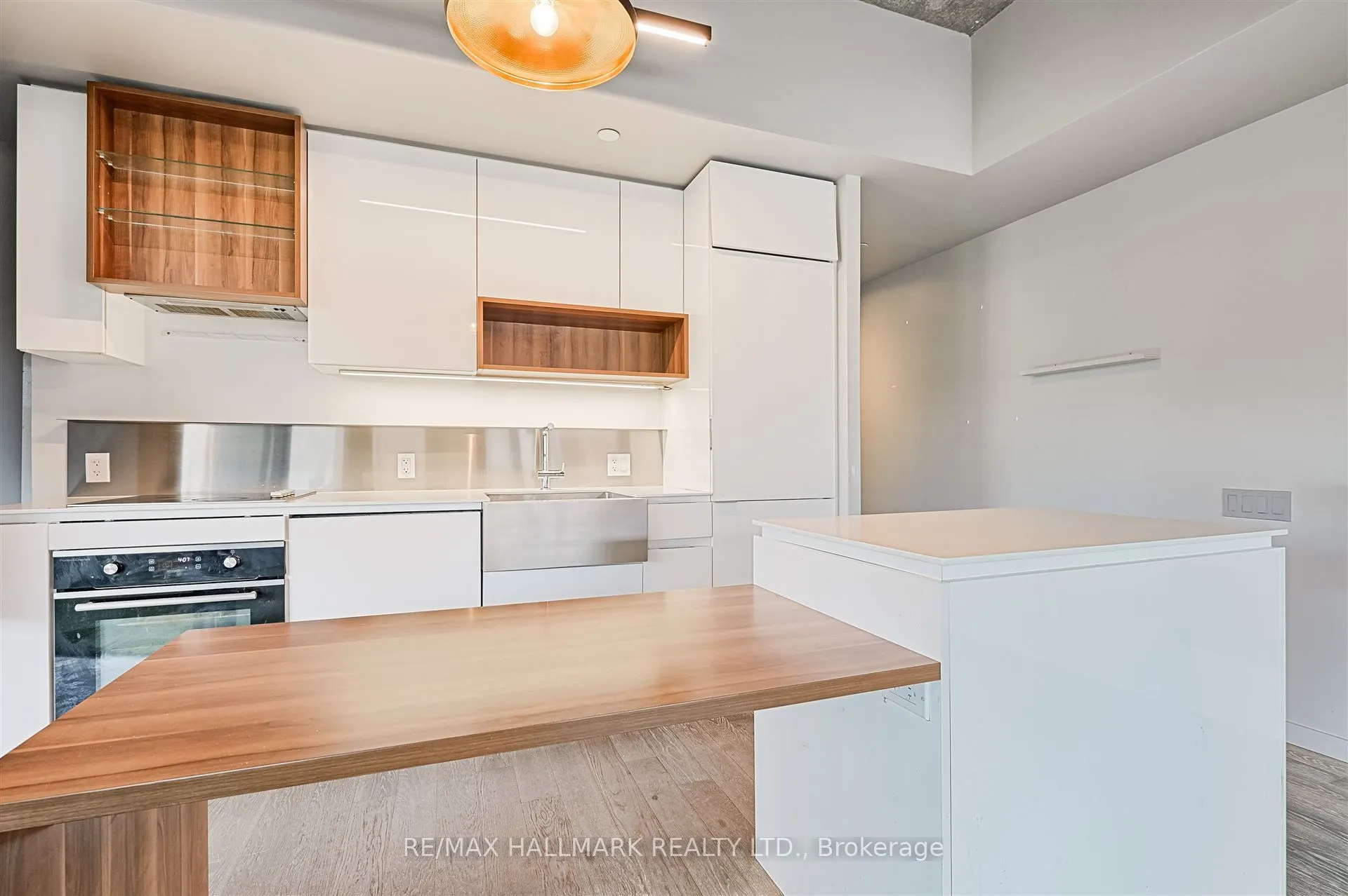 383 Sorauren Avenue, #209