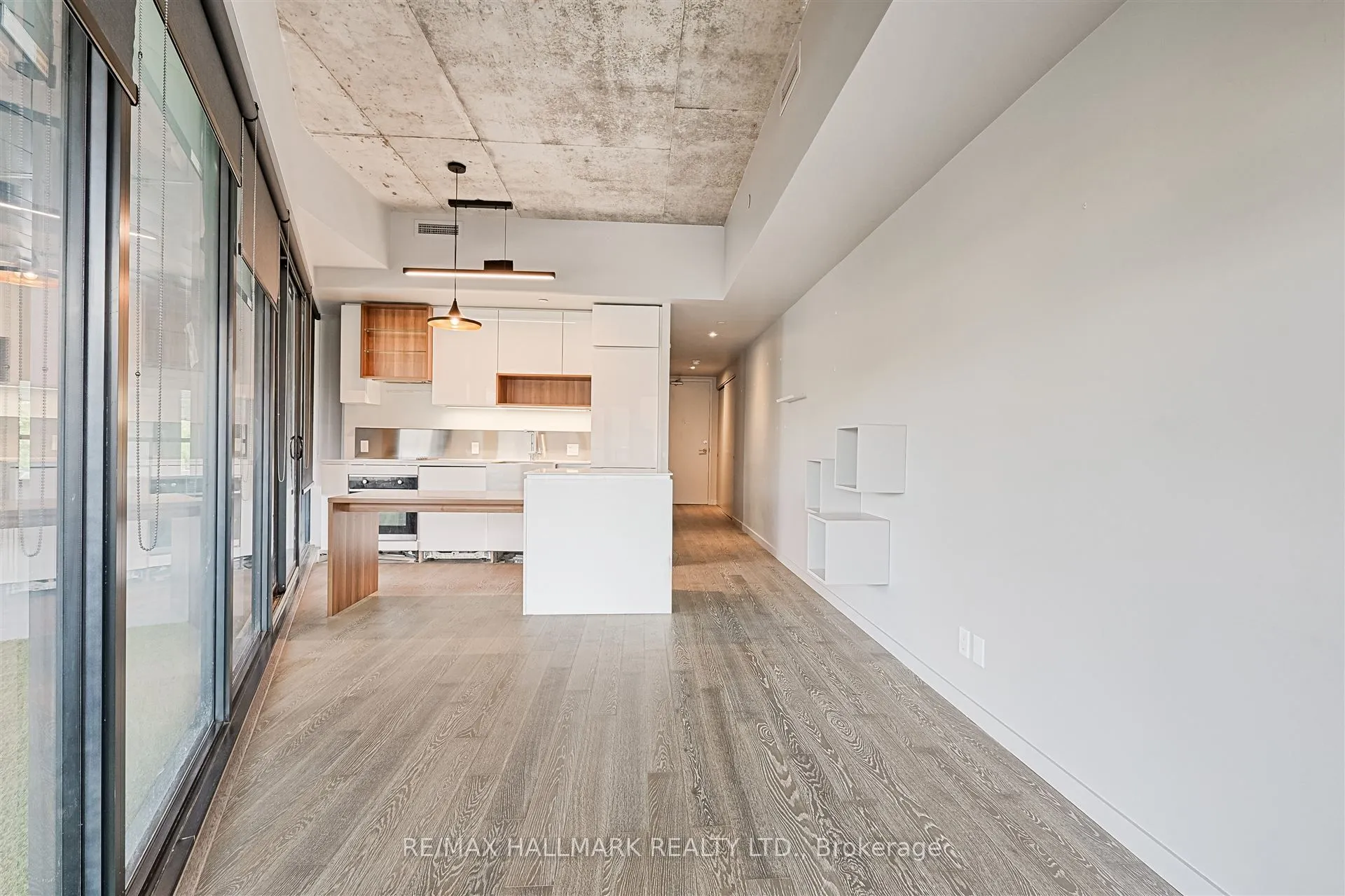 383 Sorauren Avenue, #209