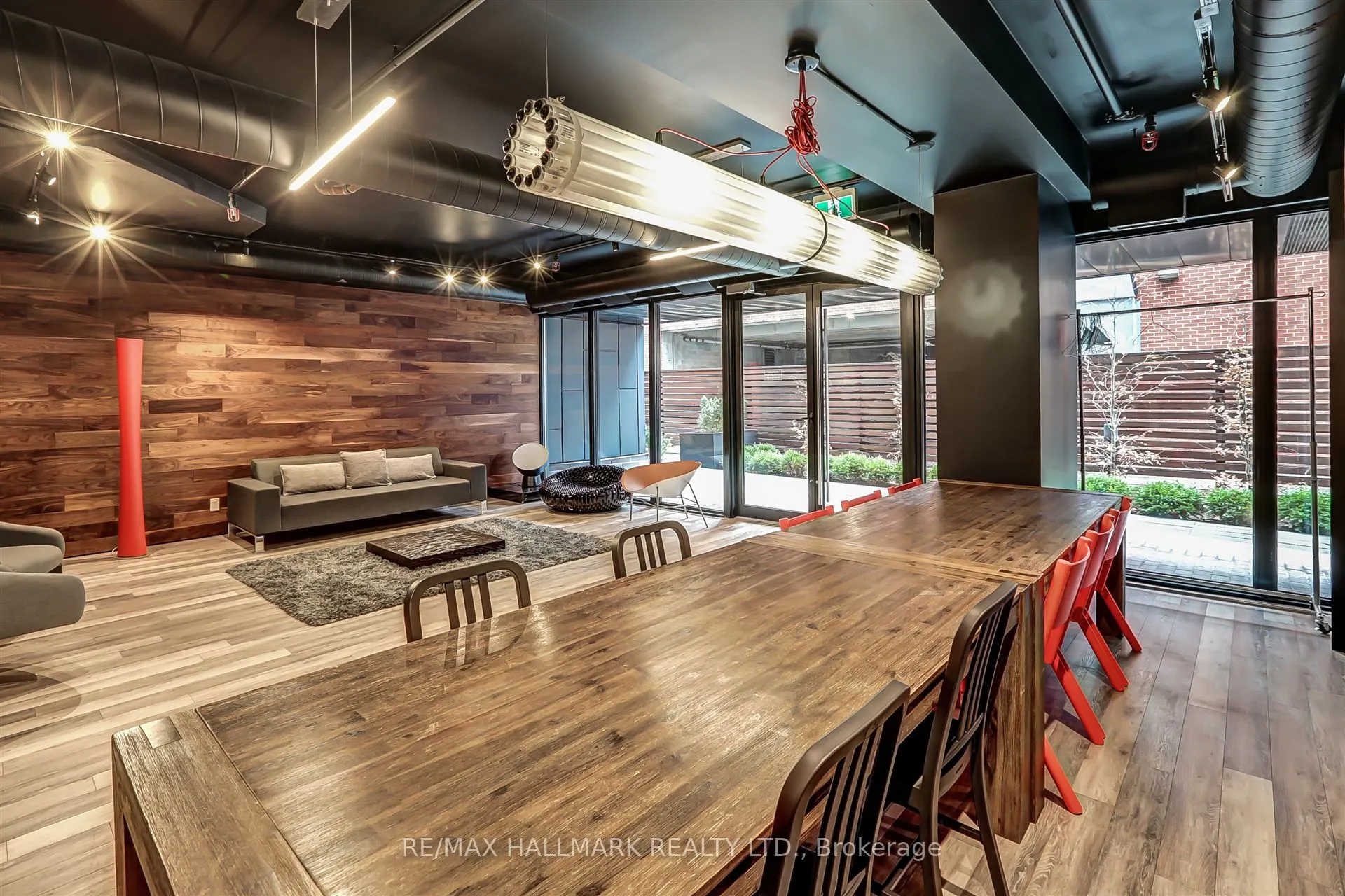 383 Sorauren Avenue, #209