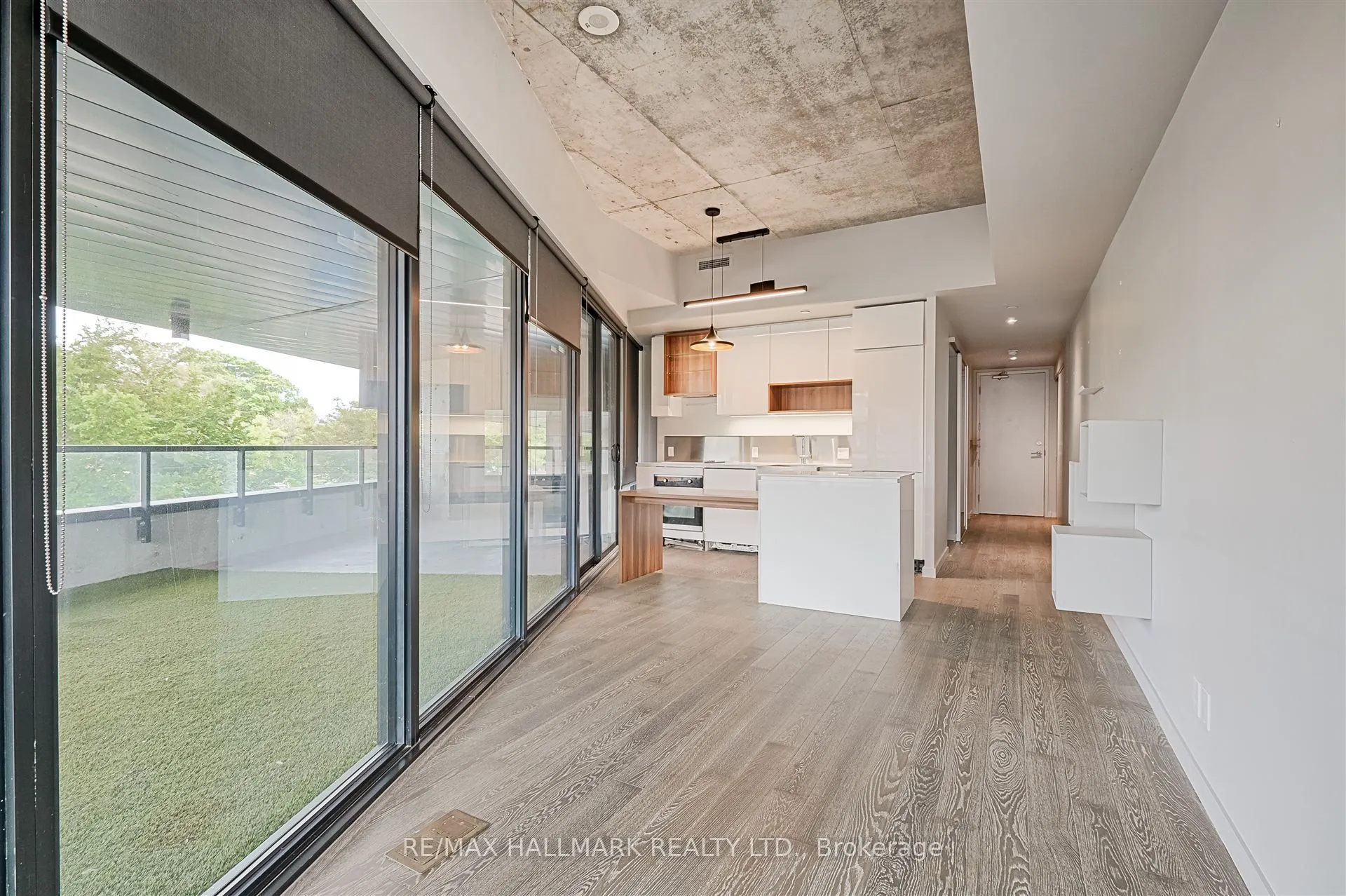 383 Sorauren Avenue, #209