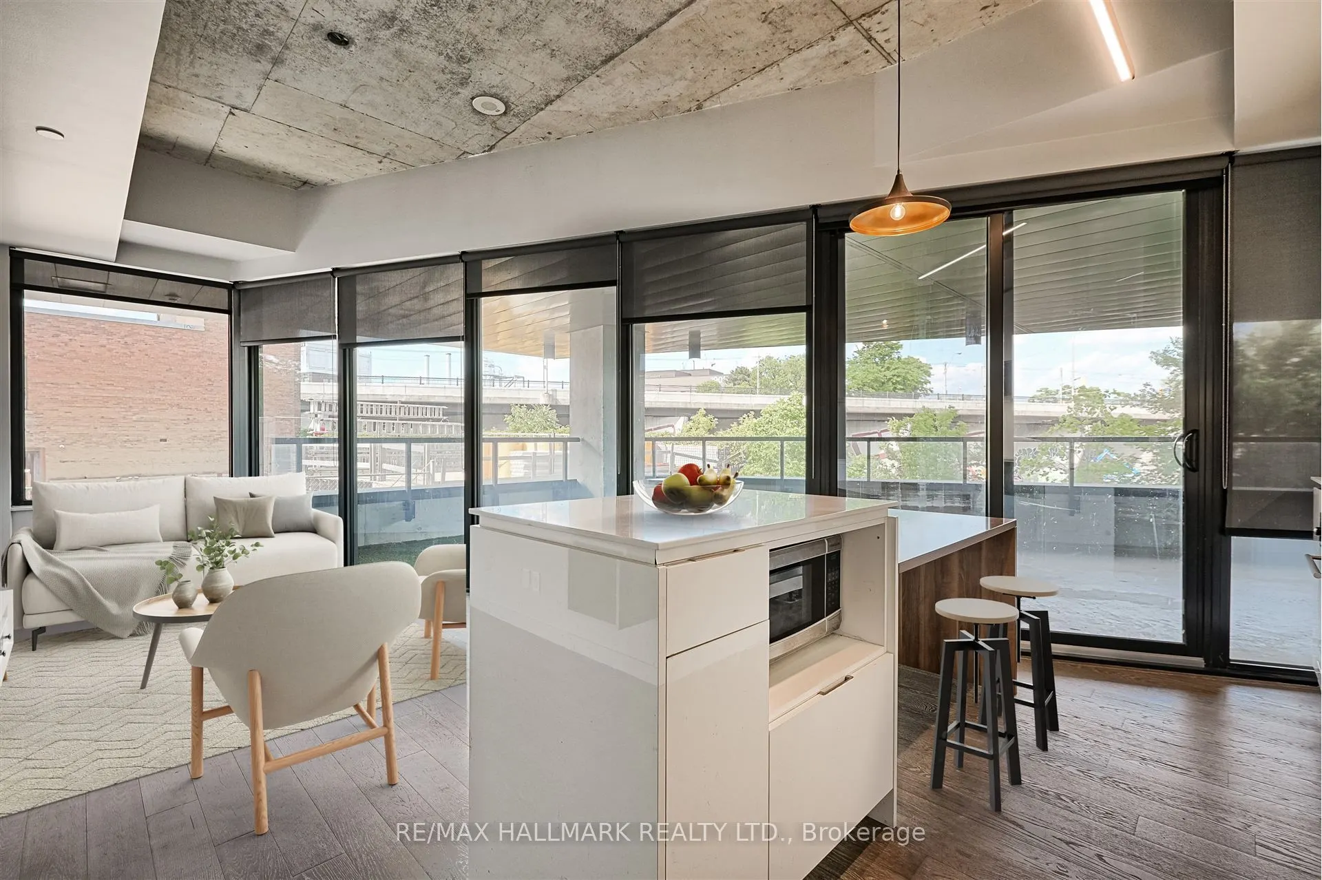 383 Sorauren Avenue, #209