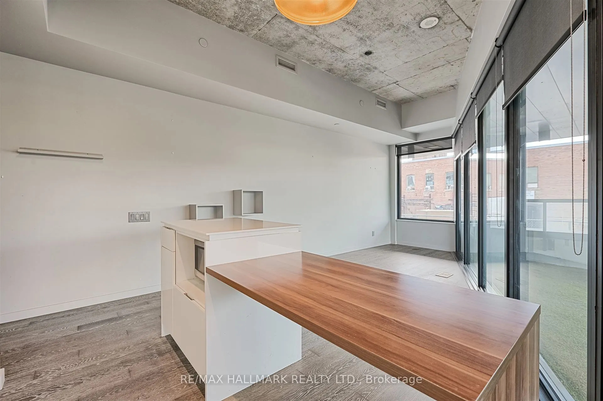 383 Sorauren Avenue, #209