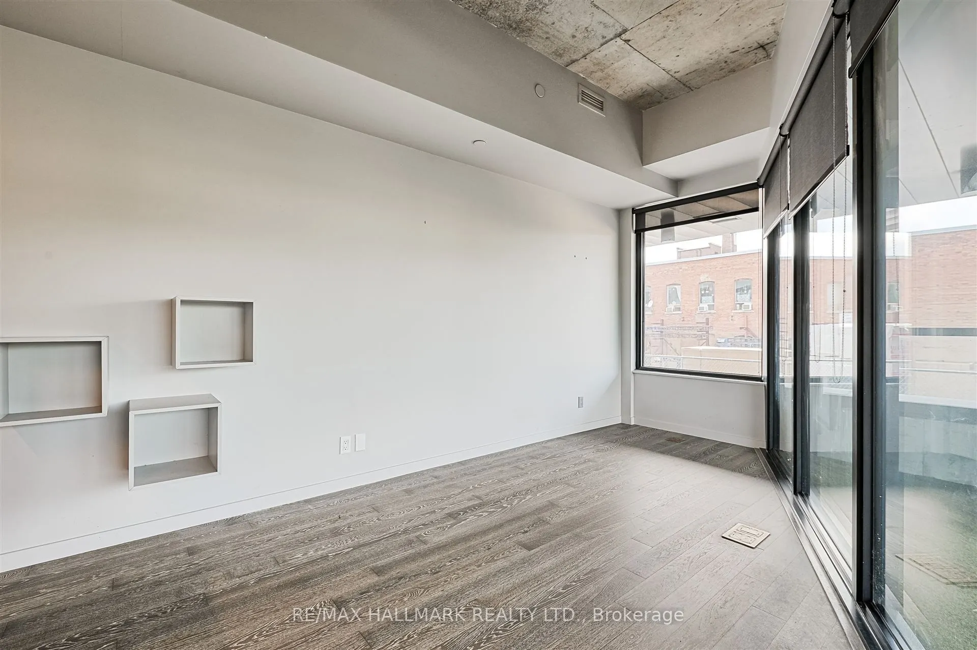 383 Sorauren Avenue, #209