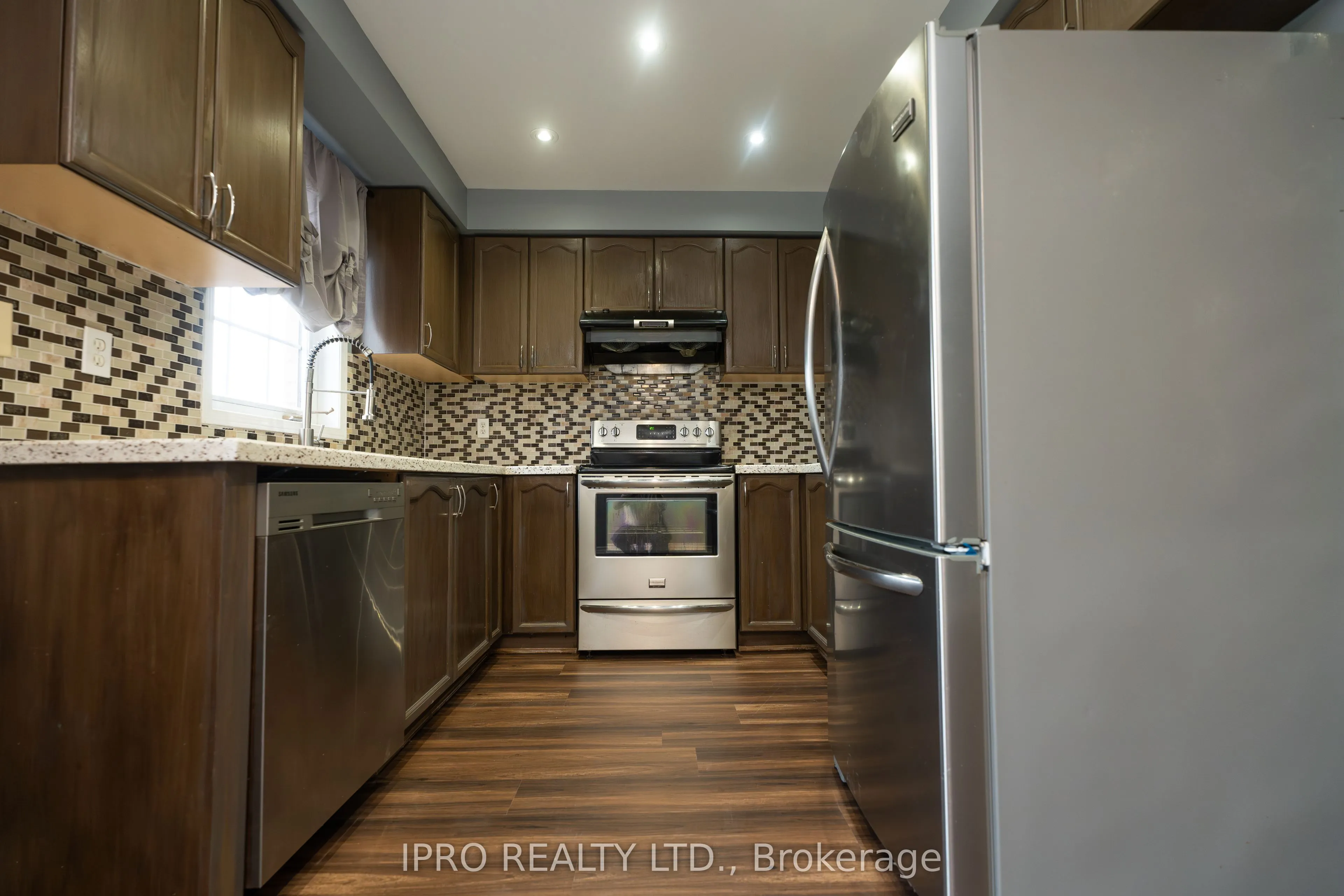 16 Lonestar Crescent