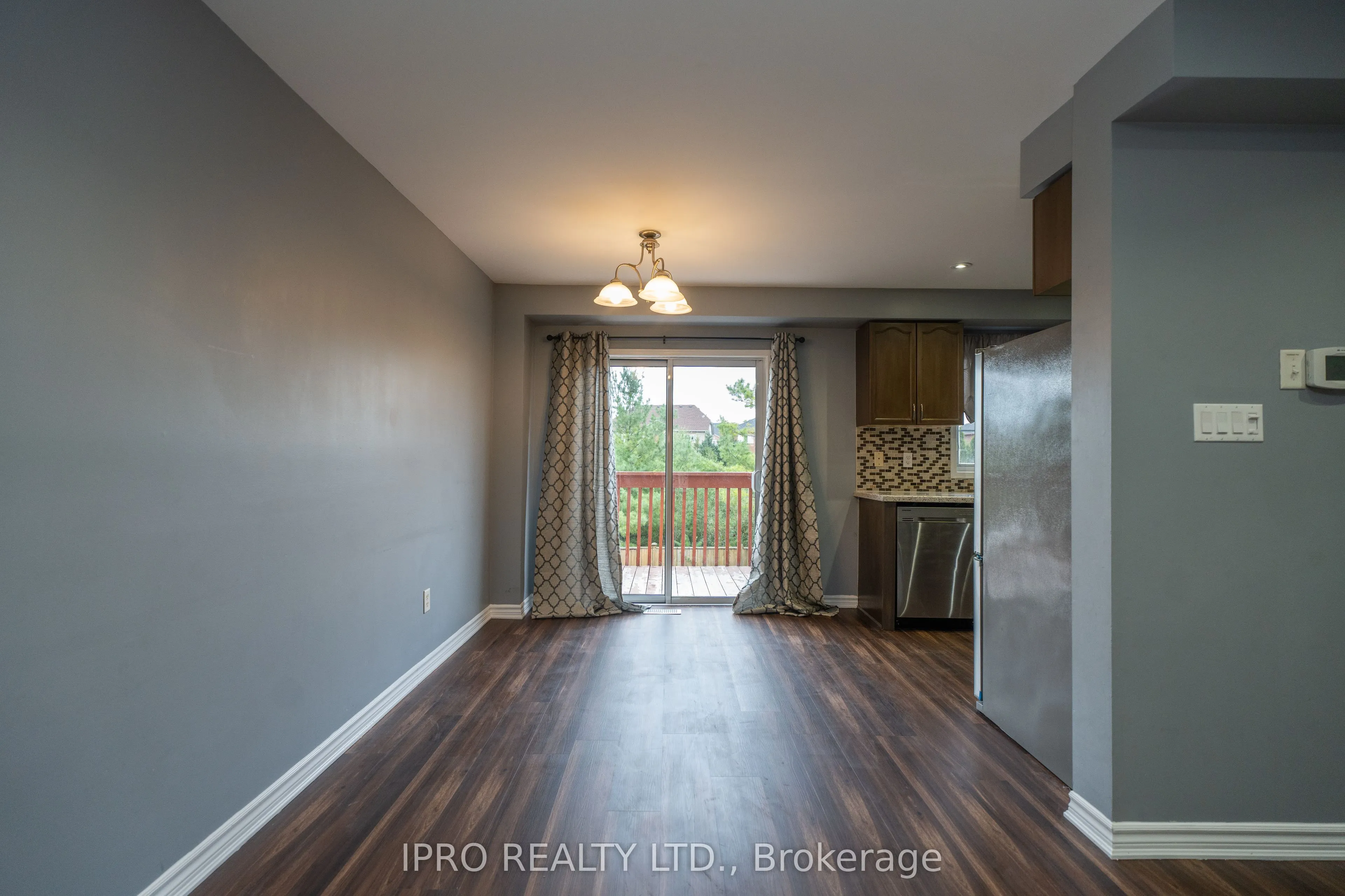 16 Lonestar Crescent