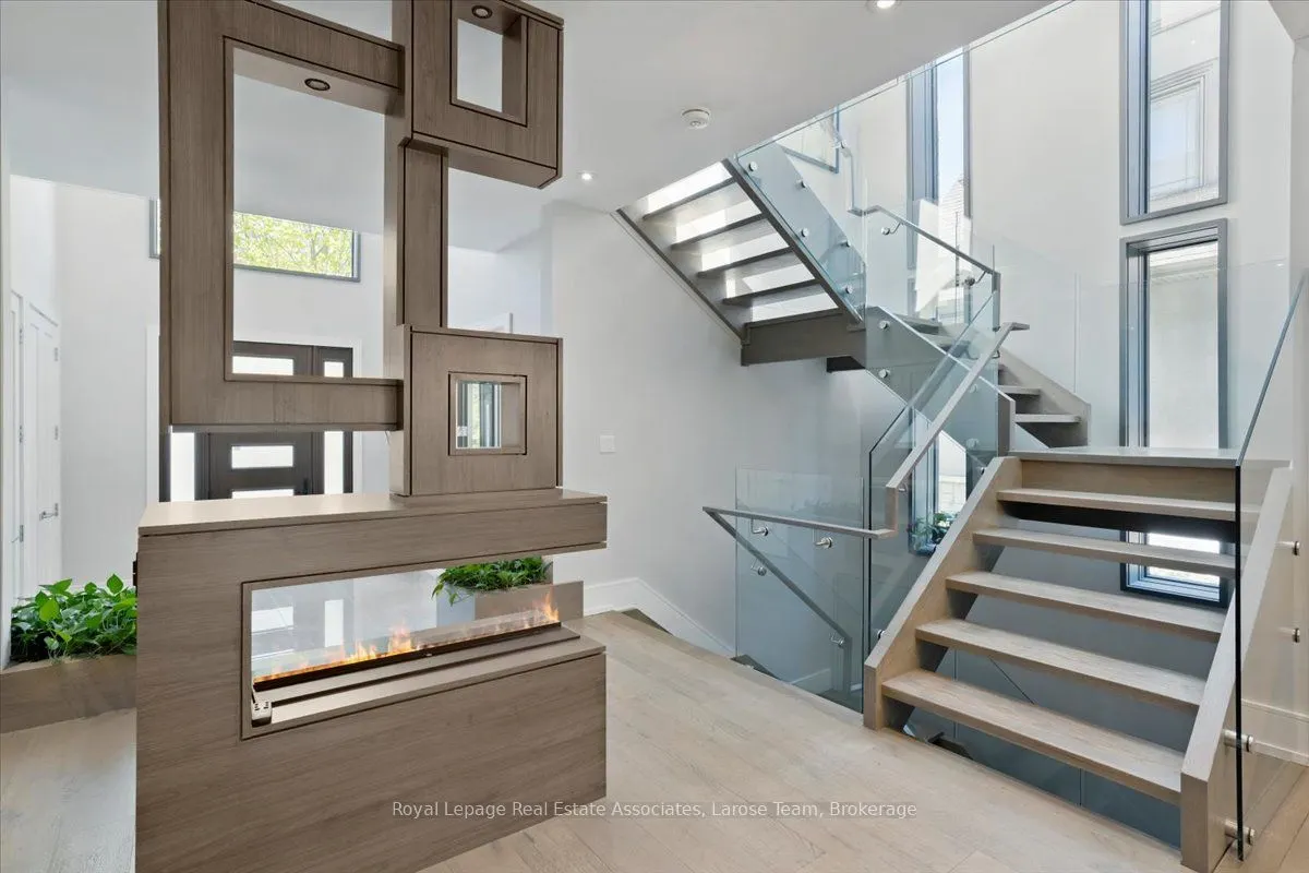16 Maple Avenue S