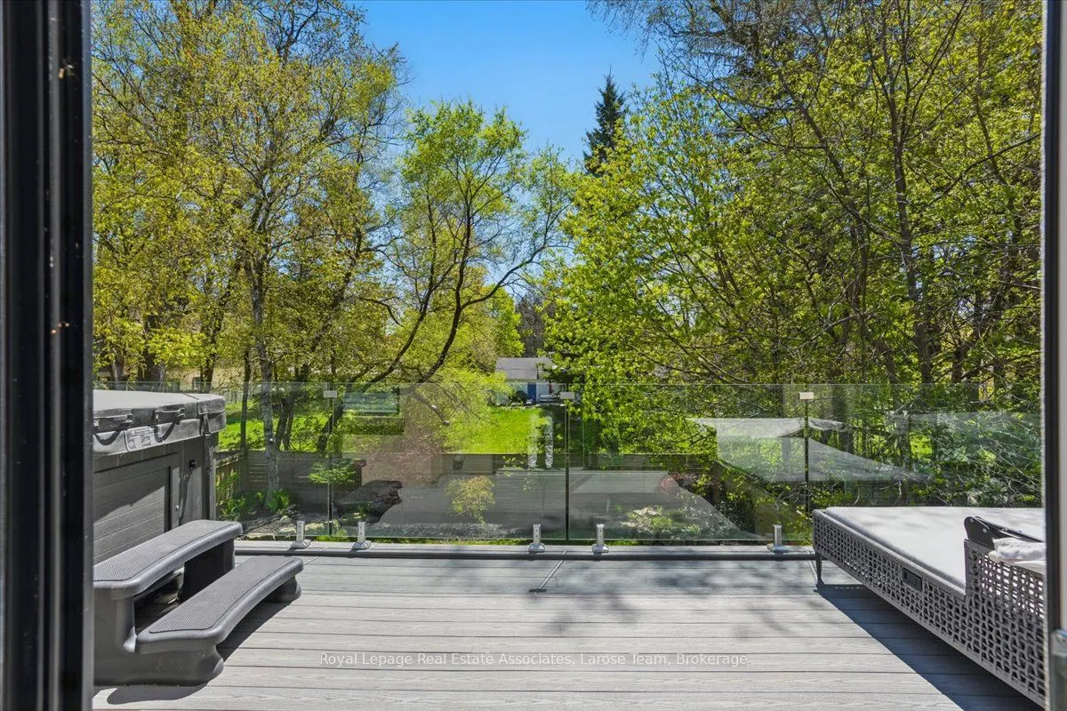 16 Maple Avenue S