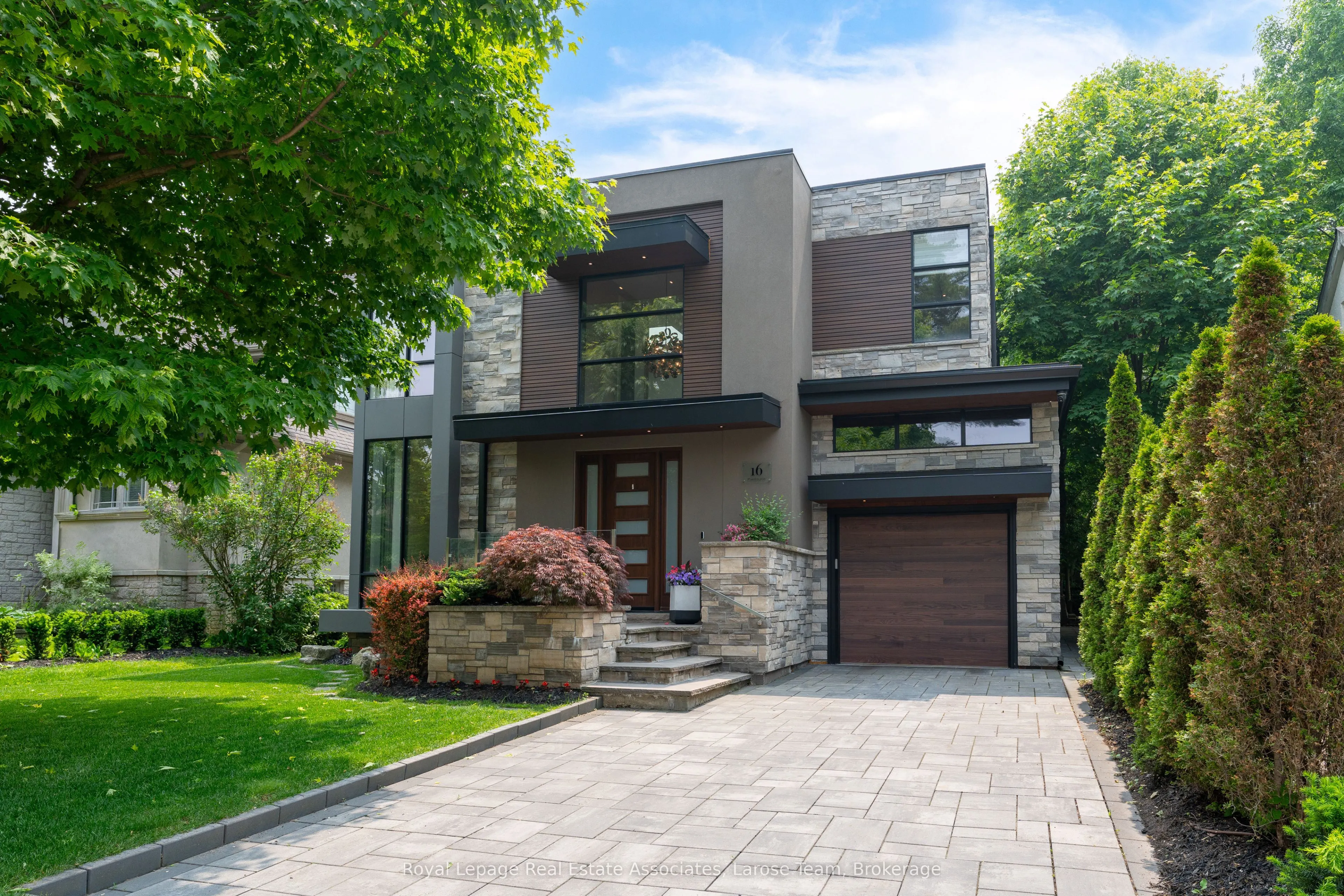 16 Maple Avenue S