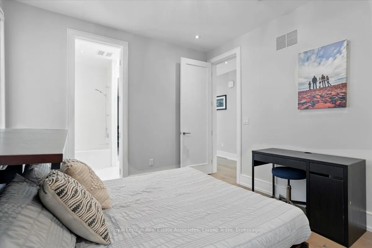 16 Maple Avenue S