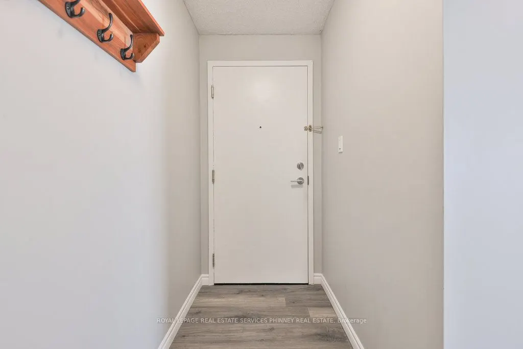 4198 Dundas Street W, #102