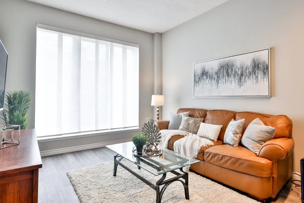 4198 Dundas Street W, #102