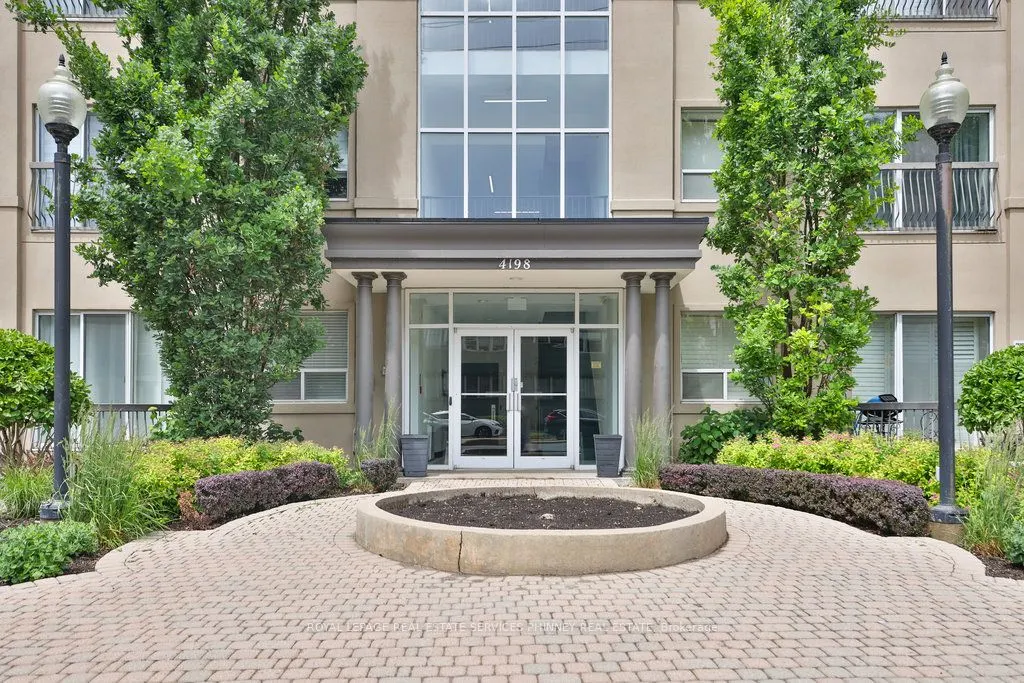 4198 Dundas Street W, #102