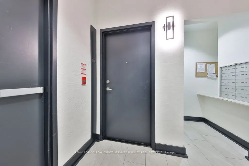 4198 Dundas Street W, #102