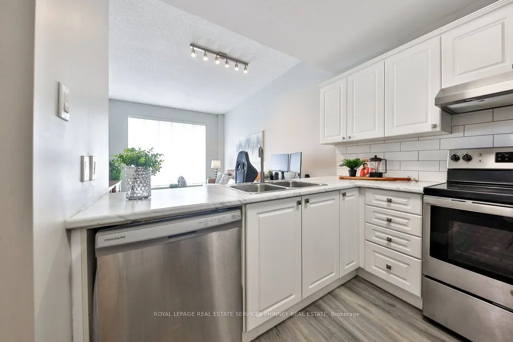 4198 Dundas Street W, #102