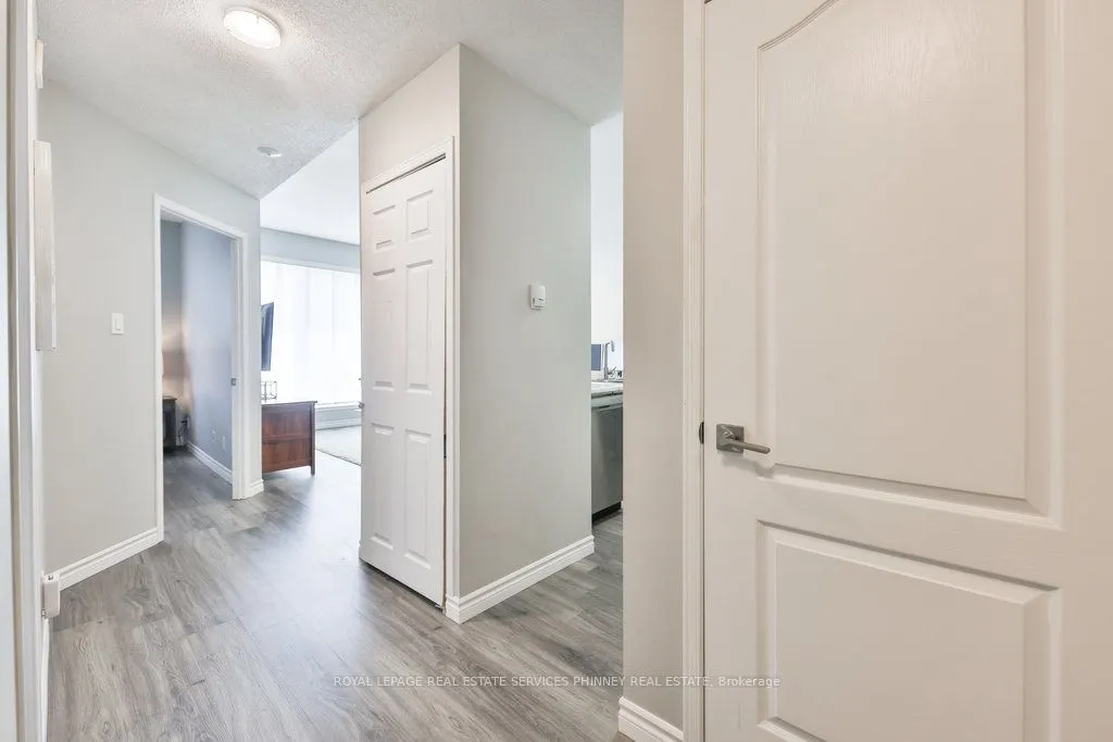 4198 Dundas Street W, #102