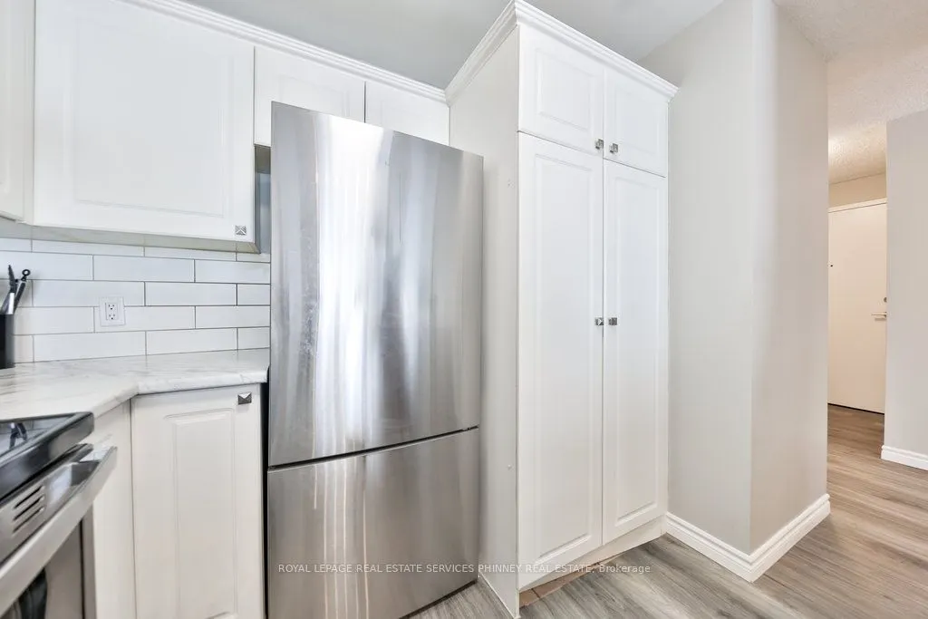 4198 Dundas Street W, #102