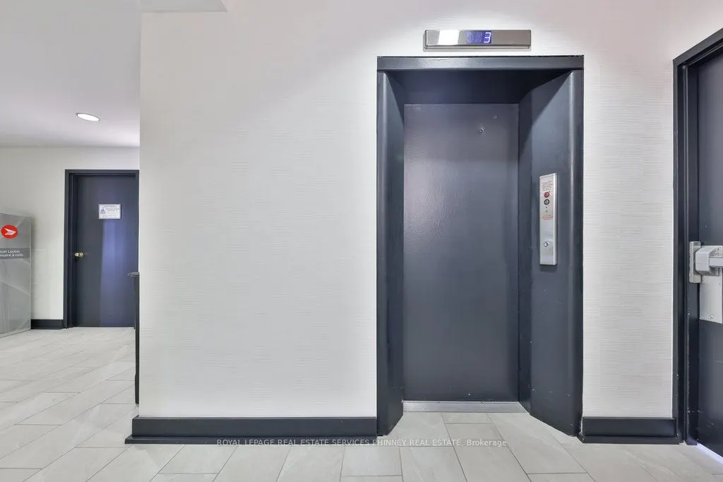4198 Dundas Street W, #102