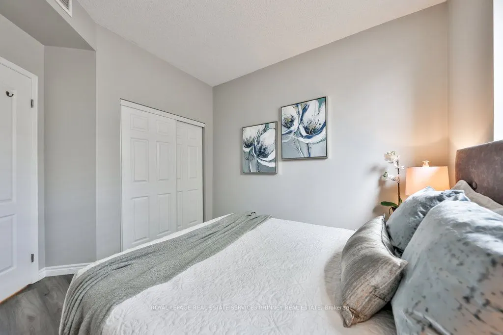 4198 Dundas Street W, #102