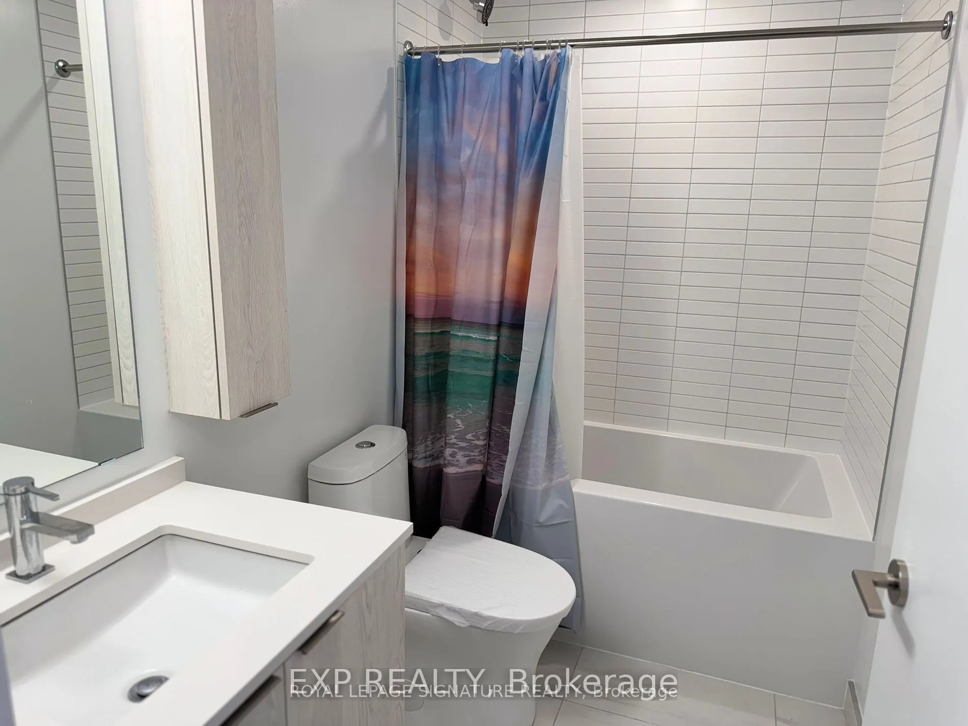 86 Dundas Street E, #404