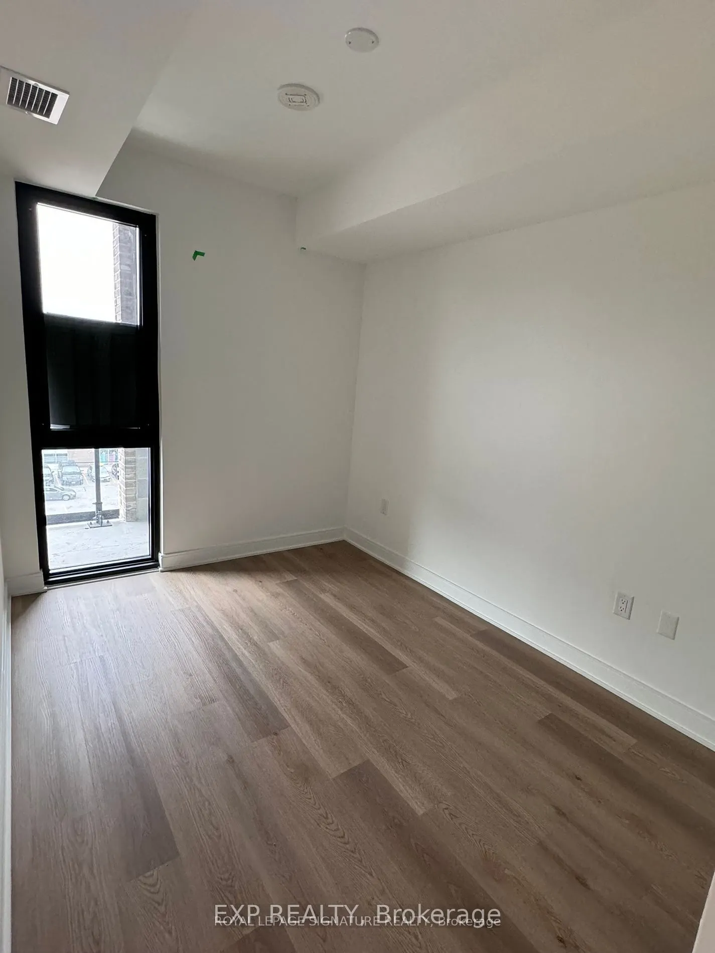 86 Dundas Street E, #404