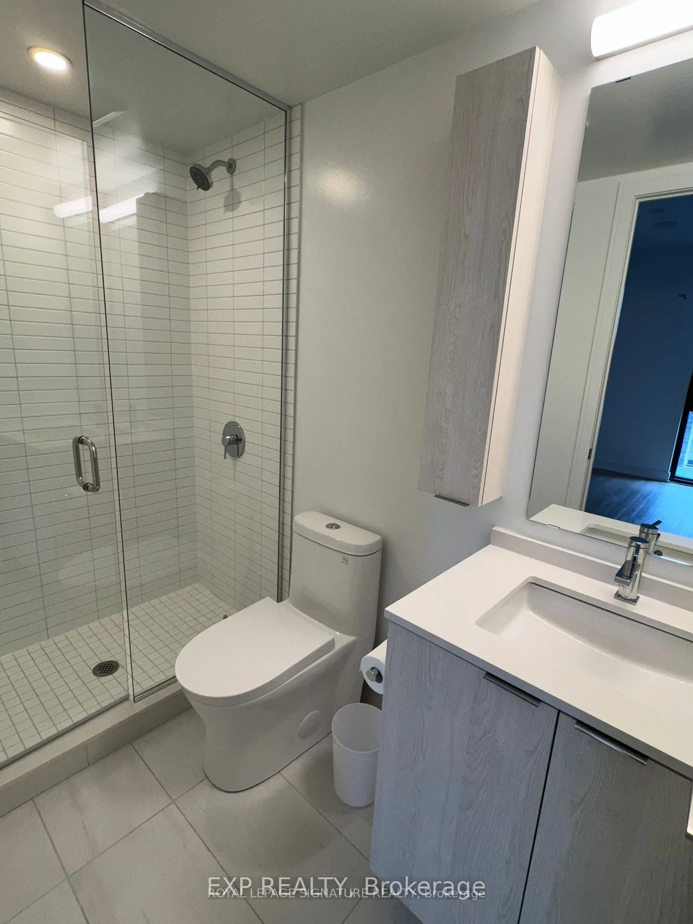 86 Dundas Street E, #404