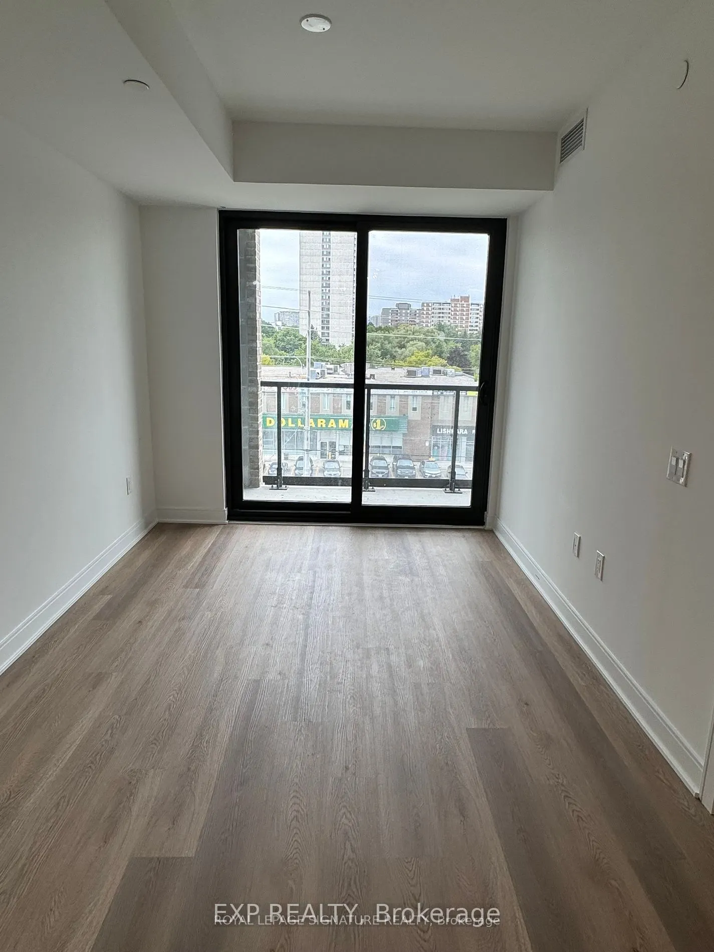 86 Dundas Street E, #404