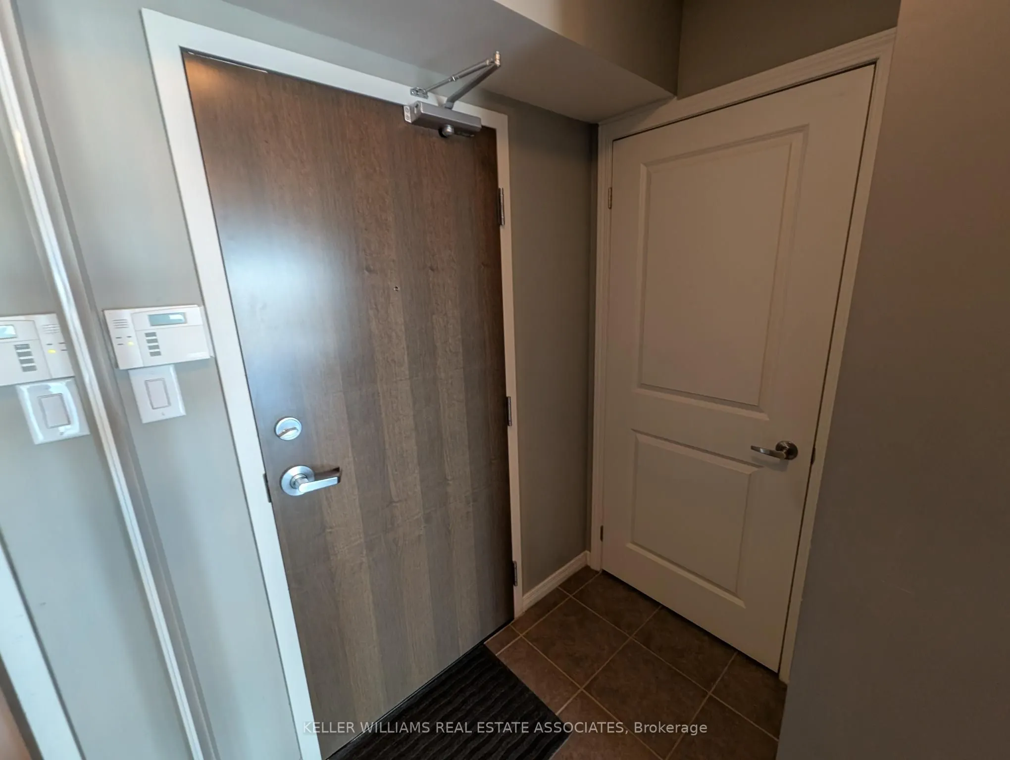 9 George Street N, #1603