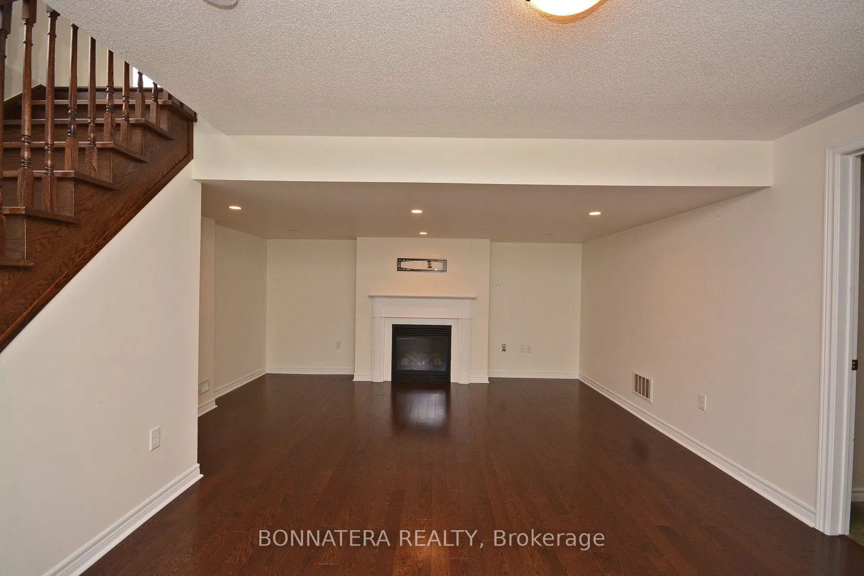 3275 Stalybridge Drive, #19