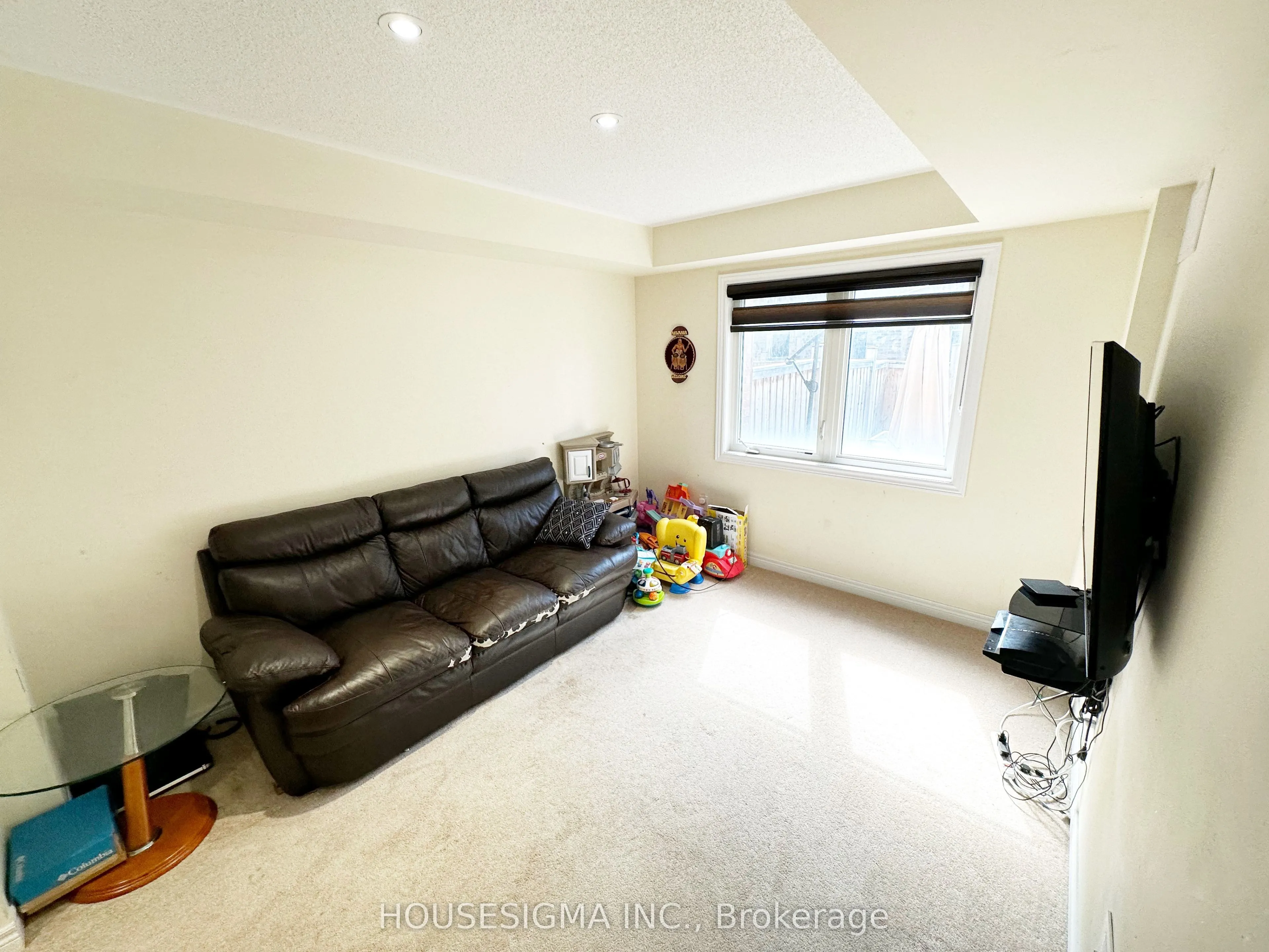 32 Rockman Crescent