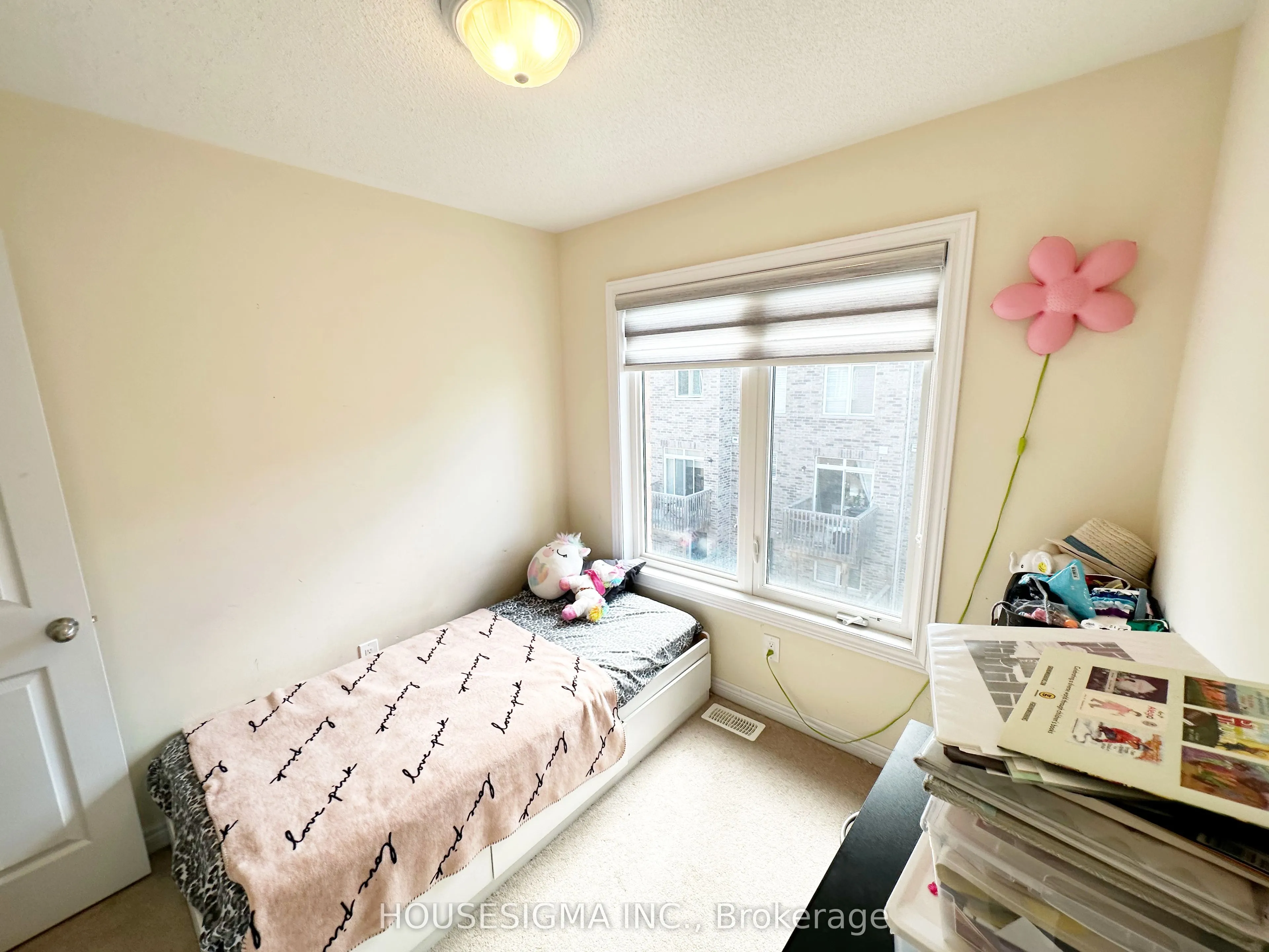 32 Rockman Crescent