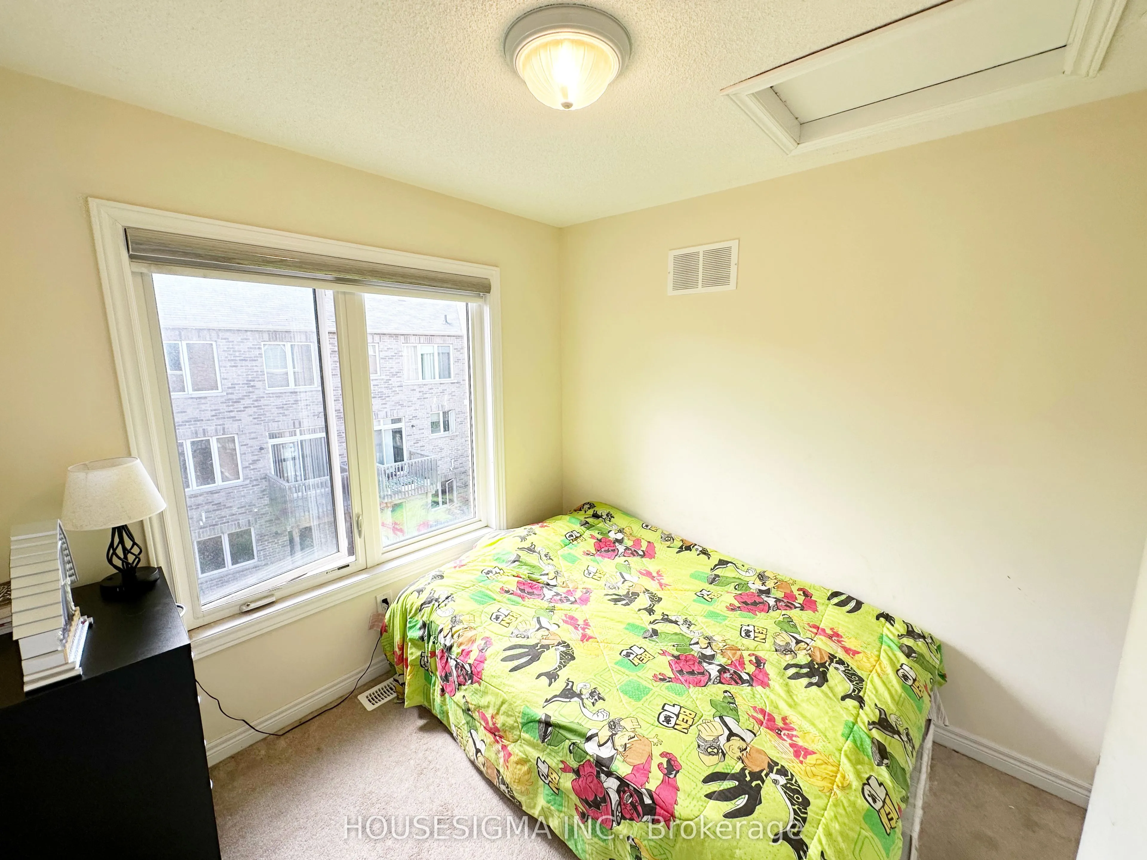 32 Rockman Crescent