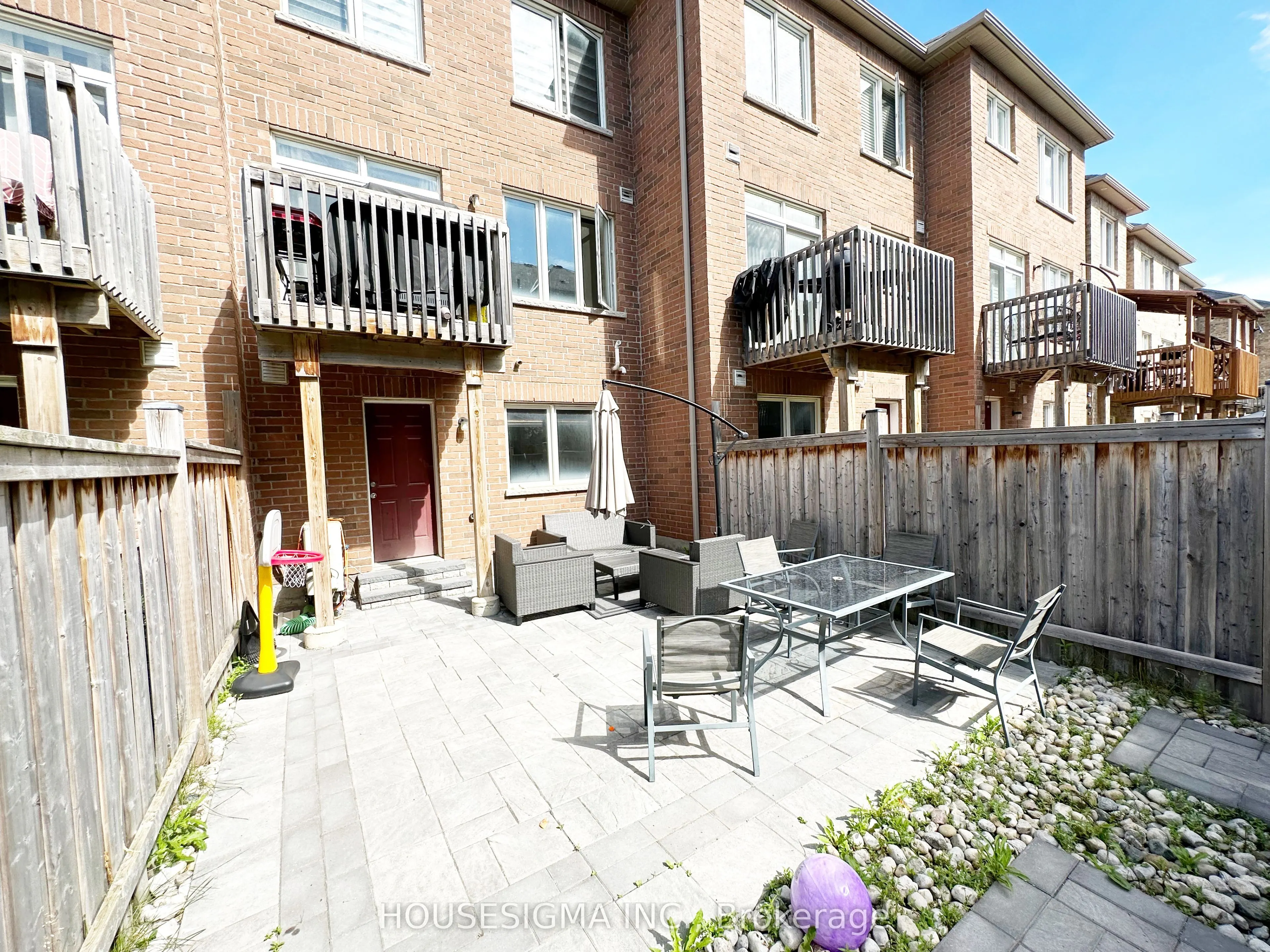 32 Rockman Crescent