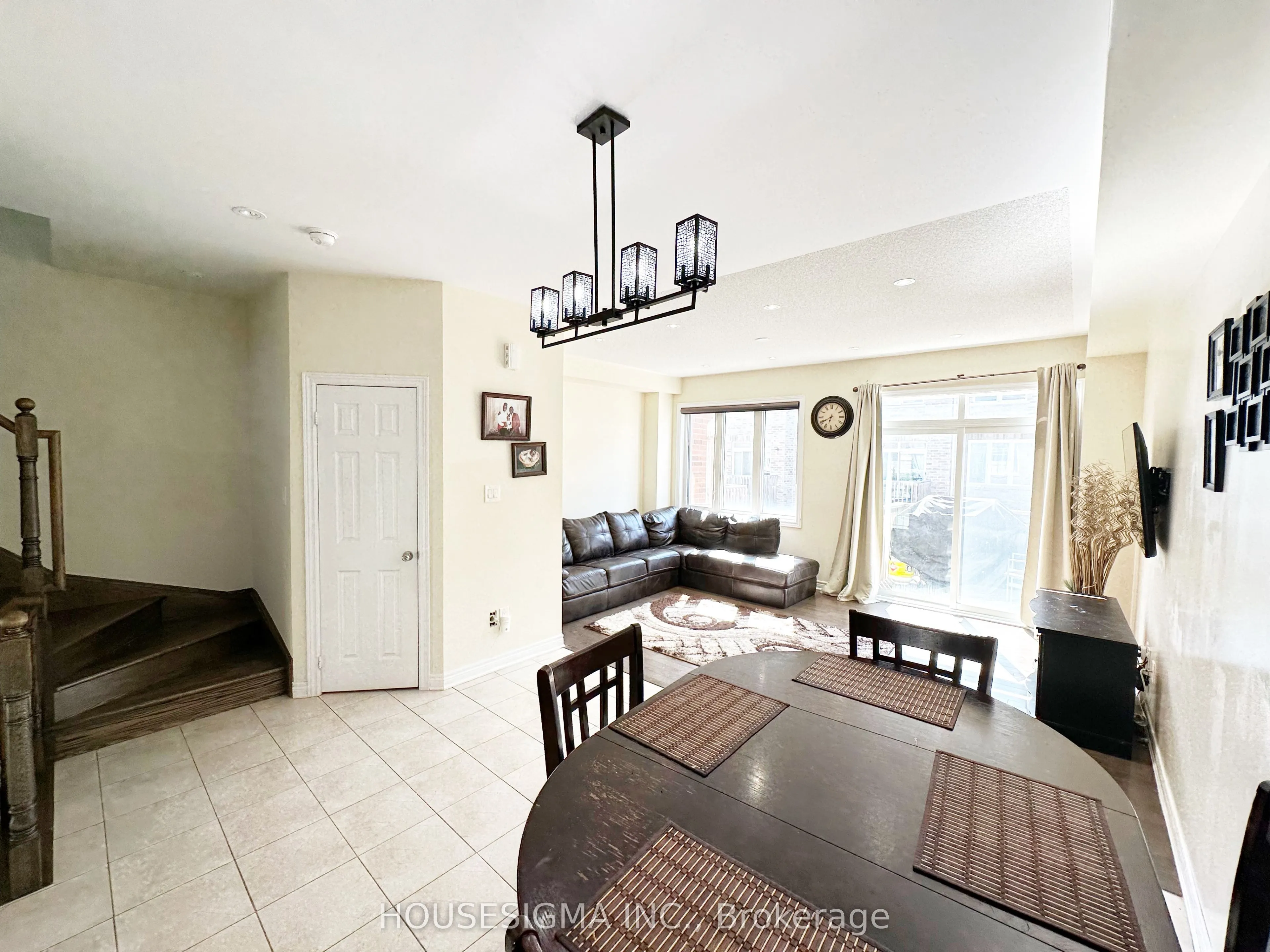 32 Rockman Crescent