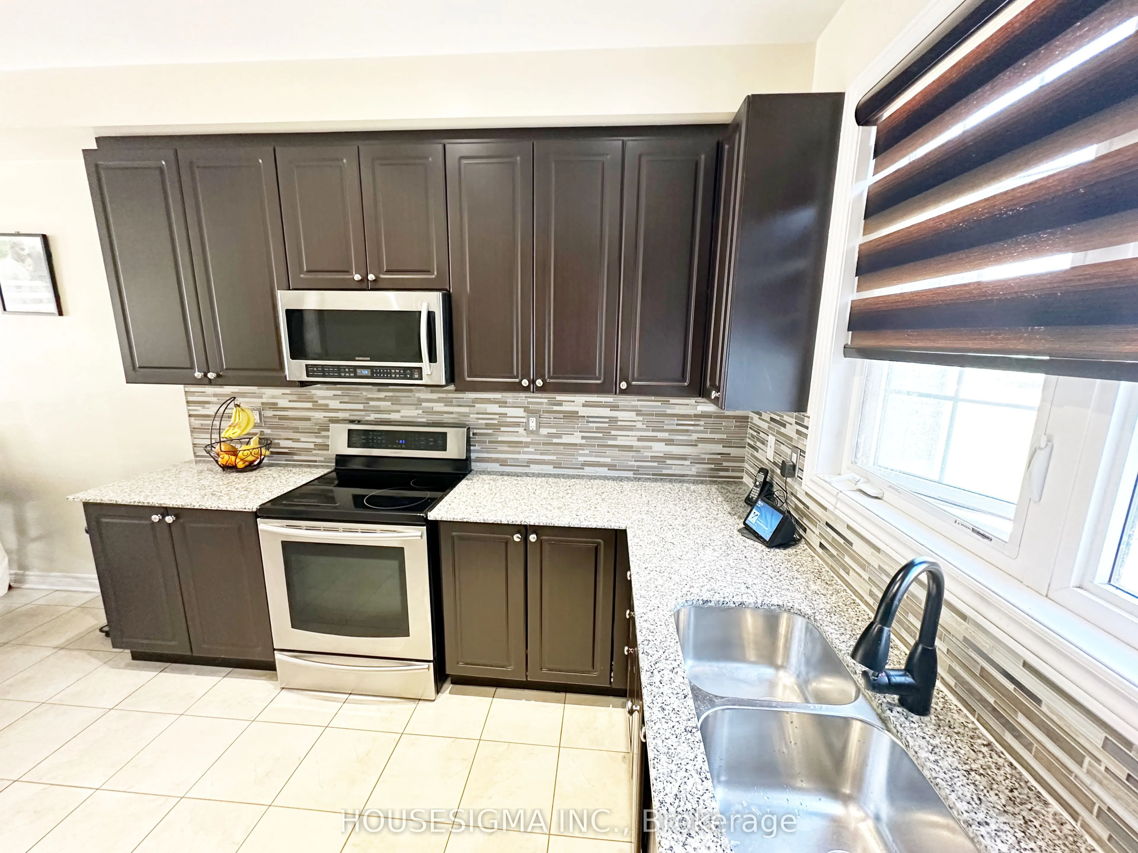 32 Rockman Crescent