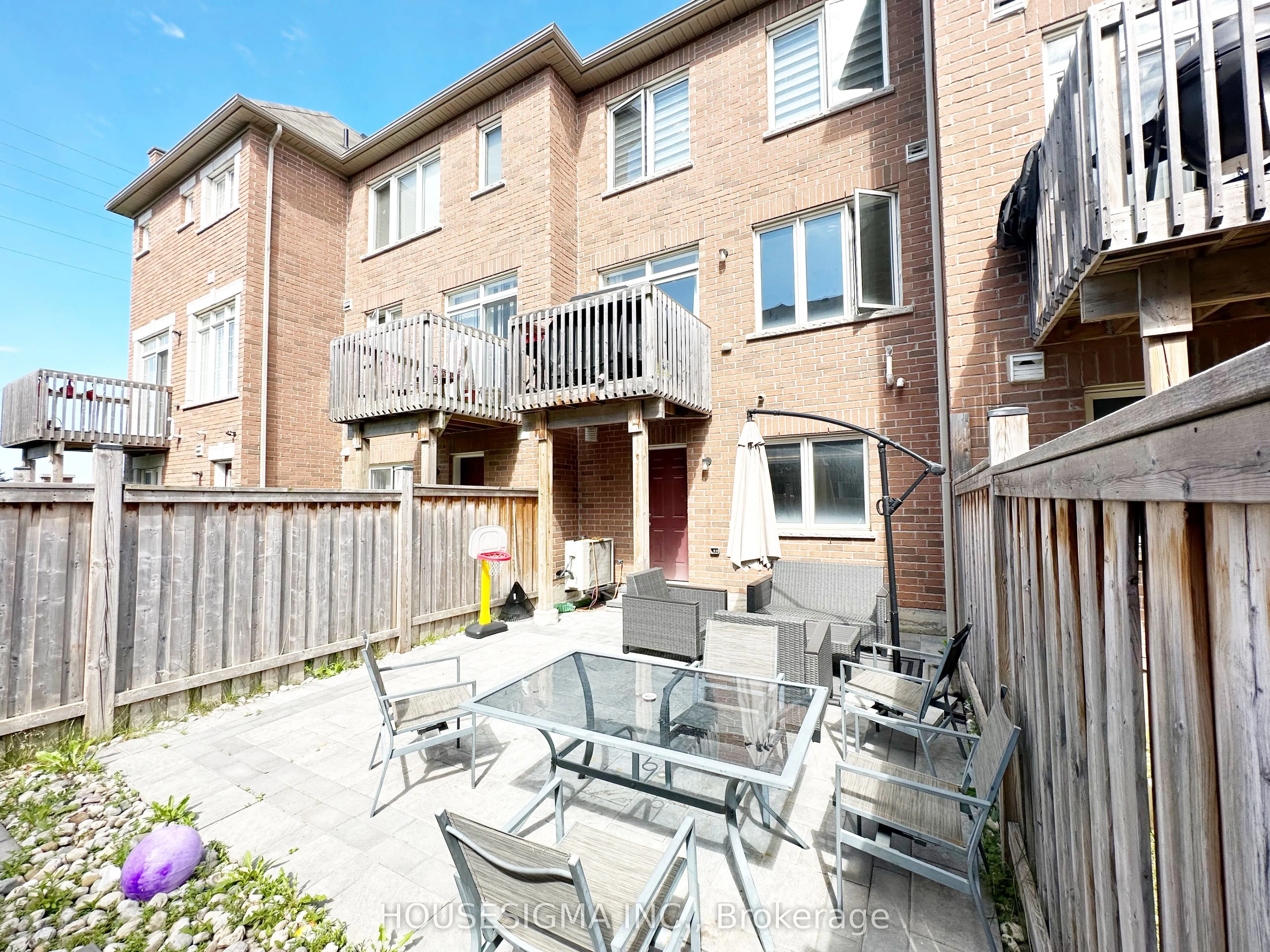 32 Rockman Crescent