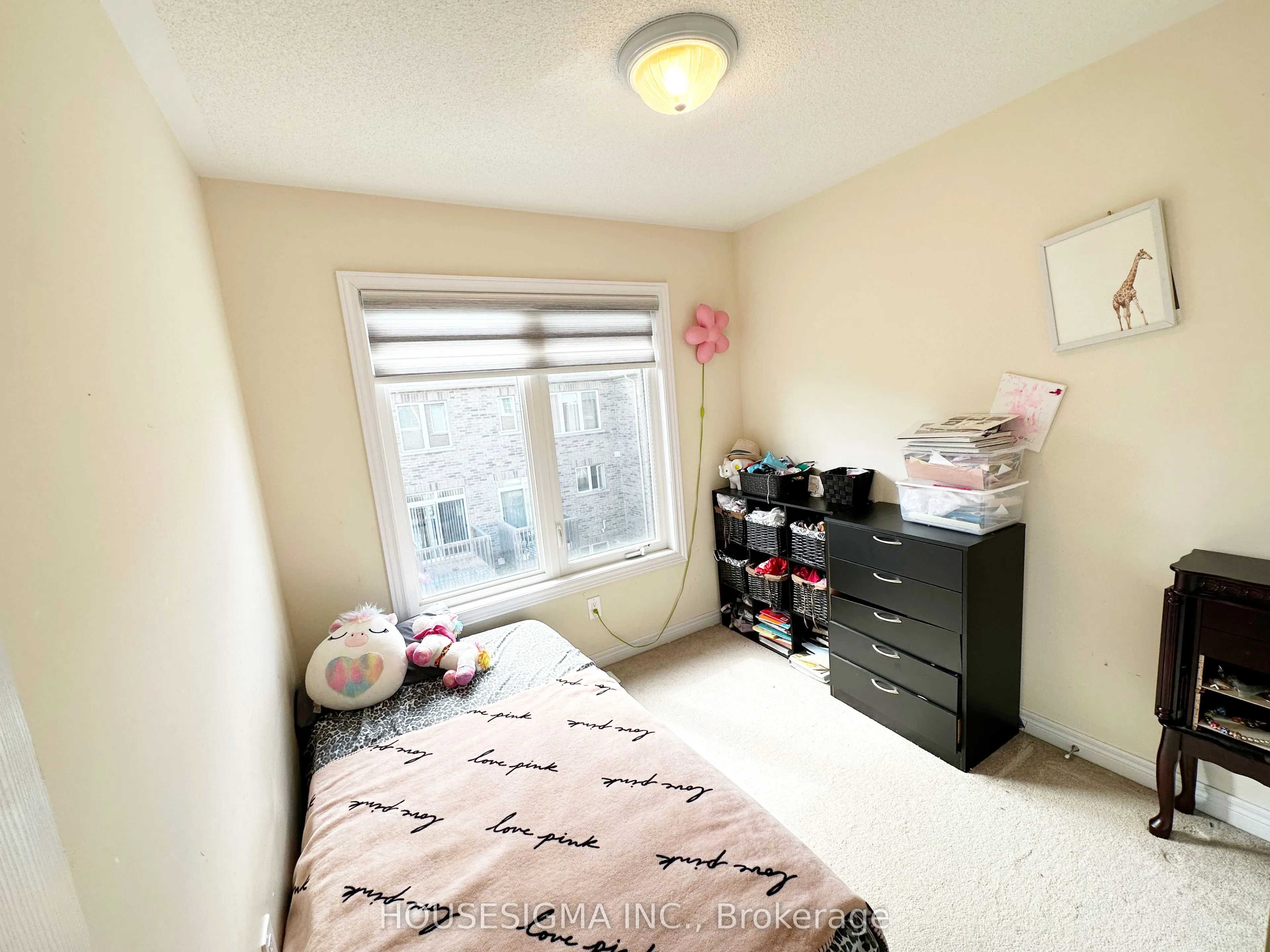 32 Rockman Crescent