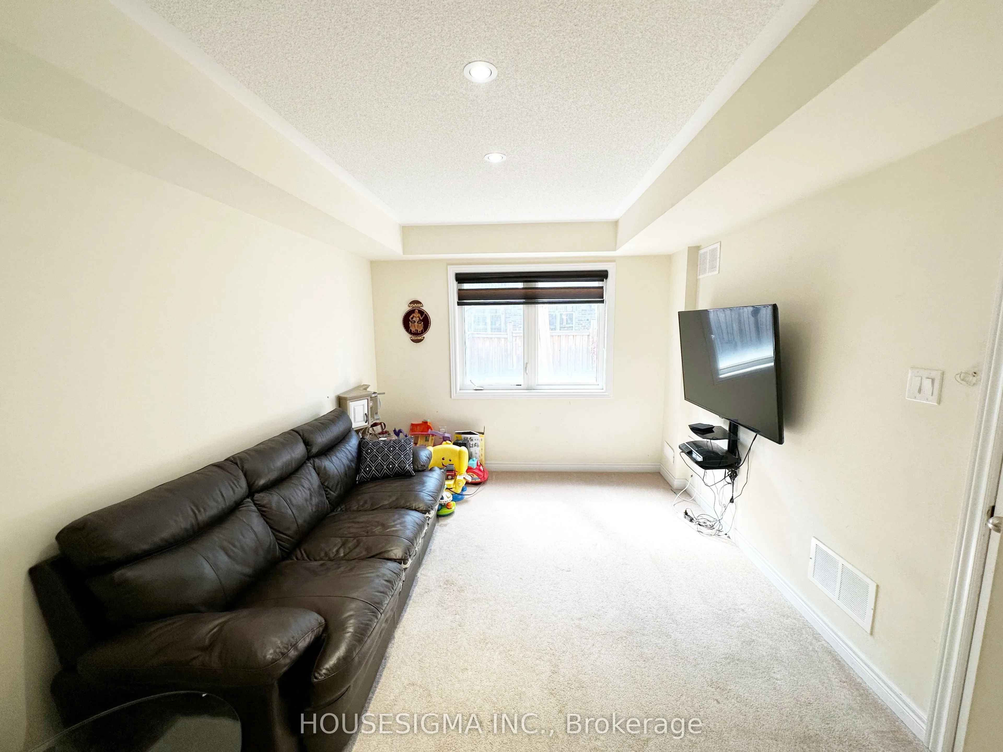 32 Rockman Crescent