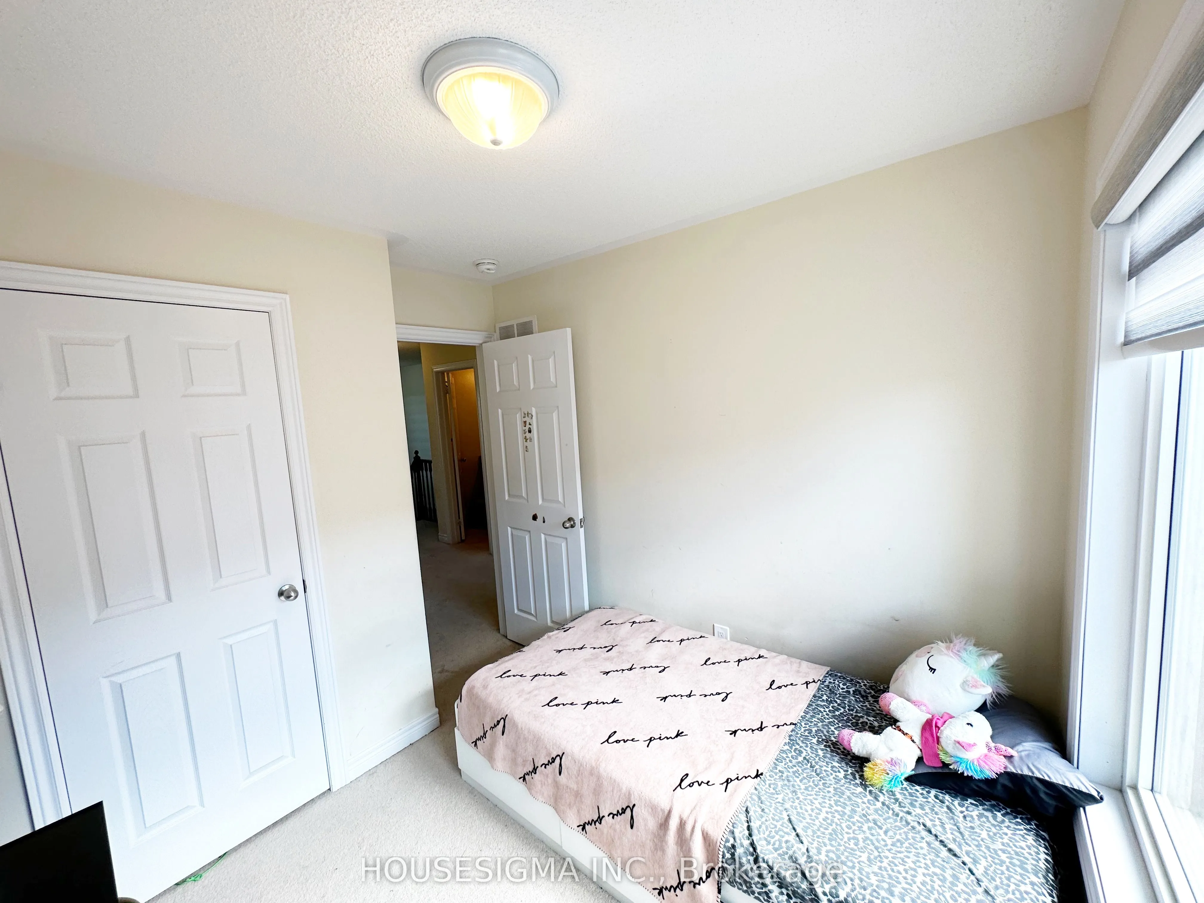 32 Rockman Crescent