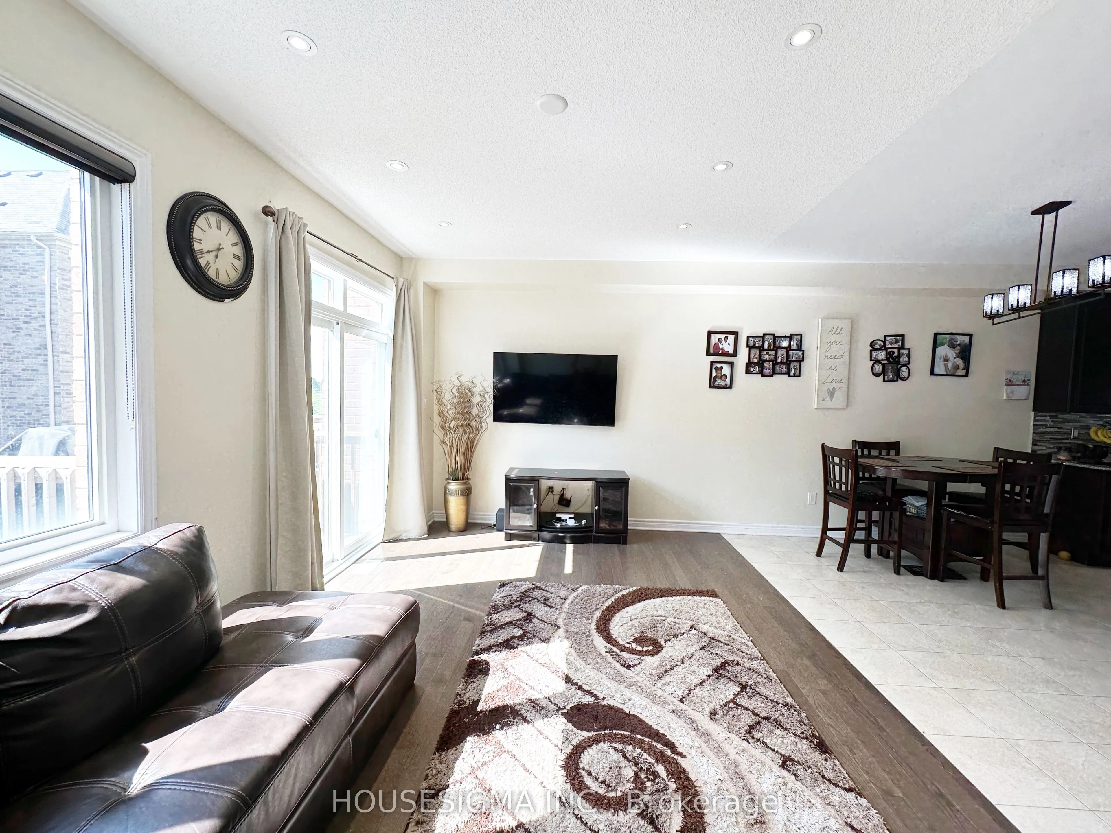 32 Rockman Crescent