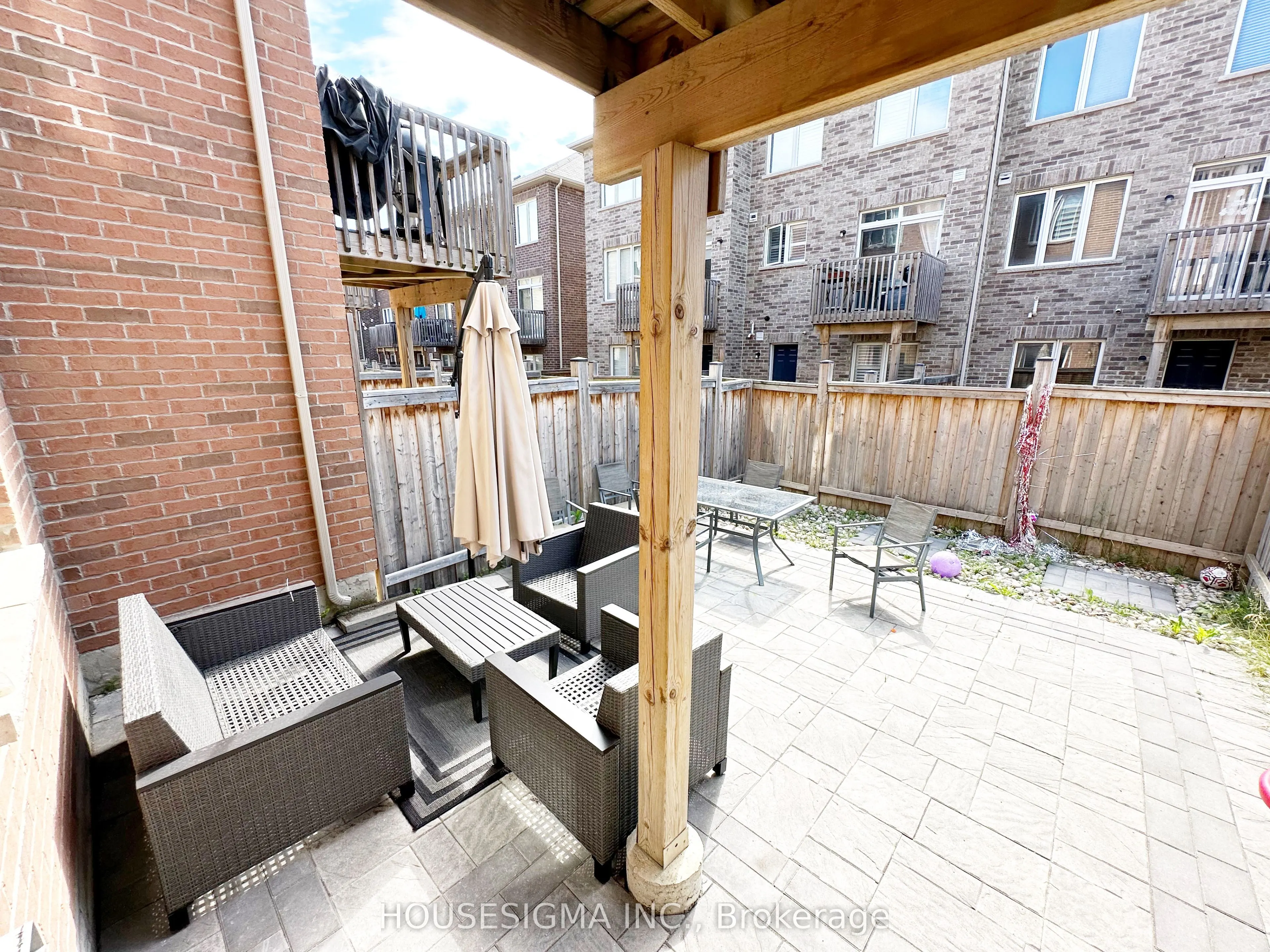 32 Rockman Crescent