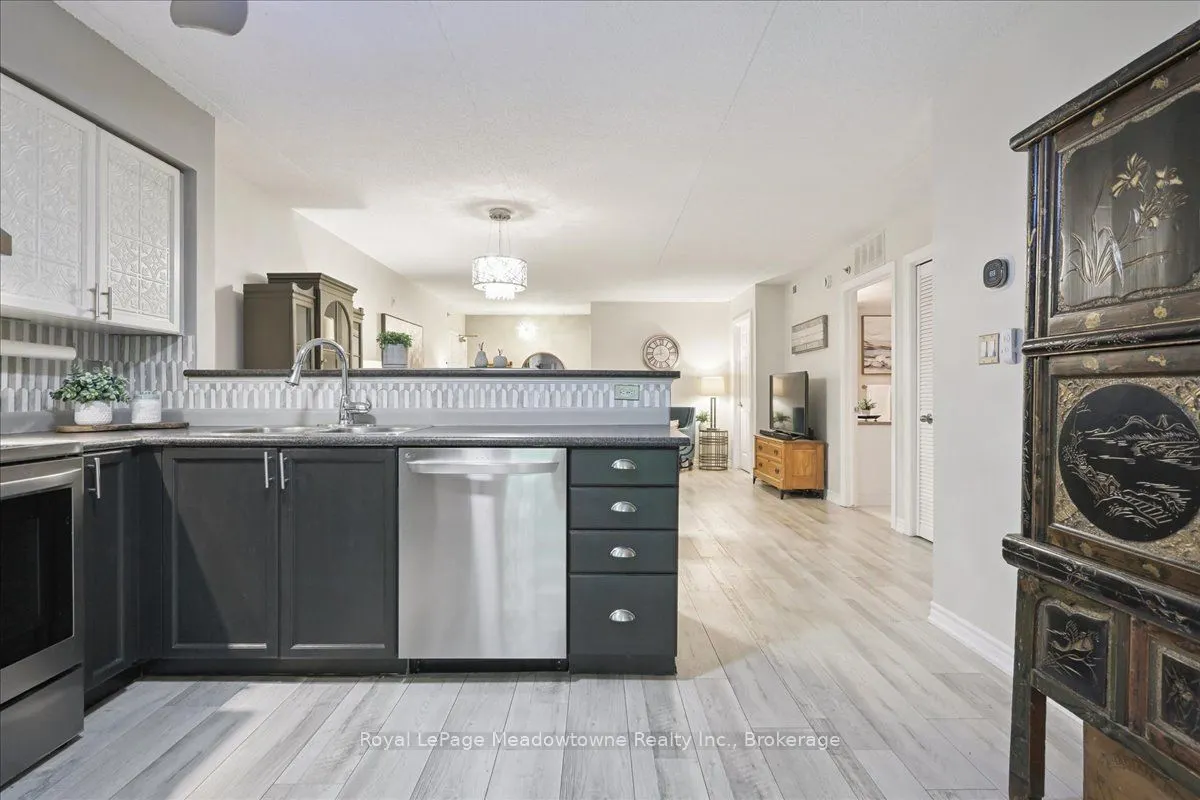 1450 Bishops Gate, #105