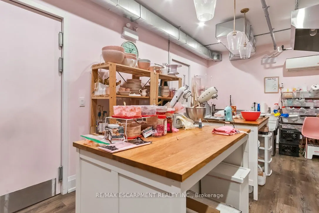 241,243 Lakeshore Road E