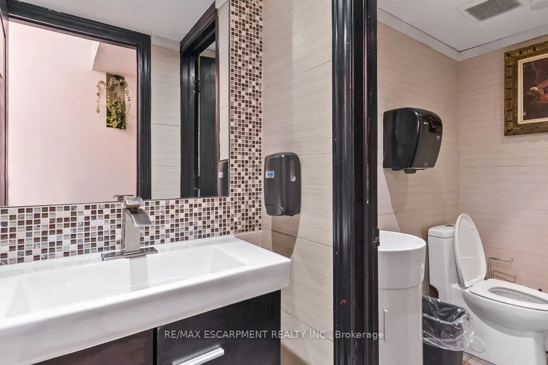 241,243 Lakeshore Road E
