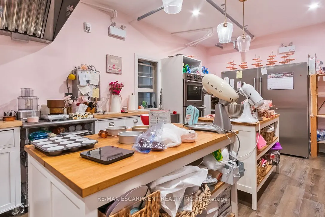 241,243 Lakeshore Road E