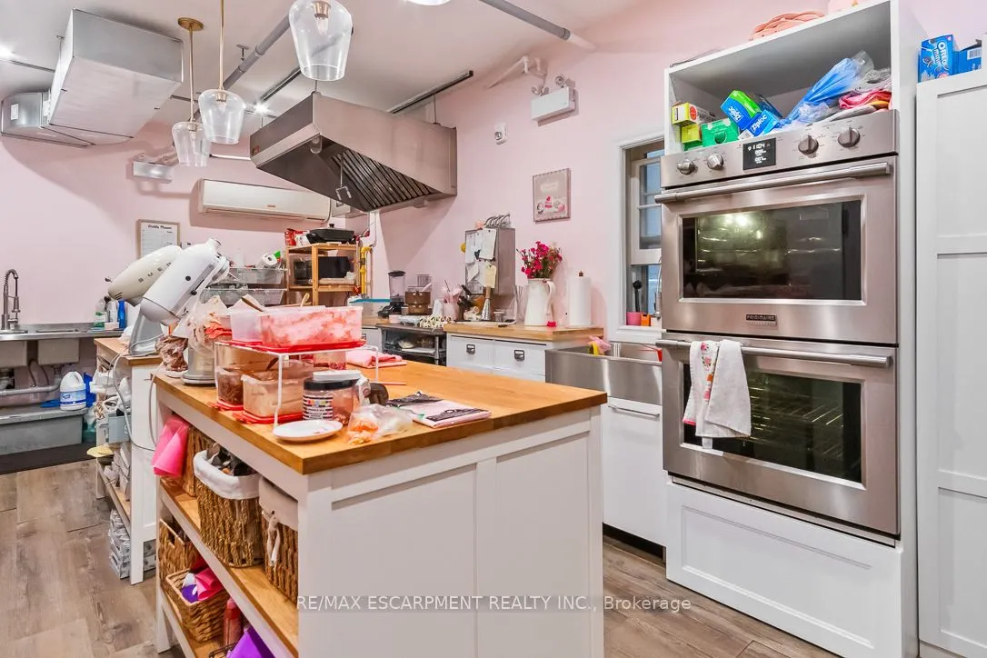 241,243 Lakeshore Road E