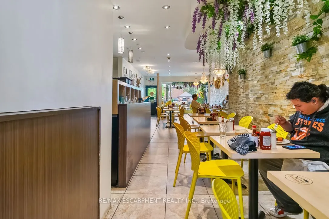 241,243 Lakeshore Road E