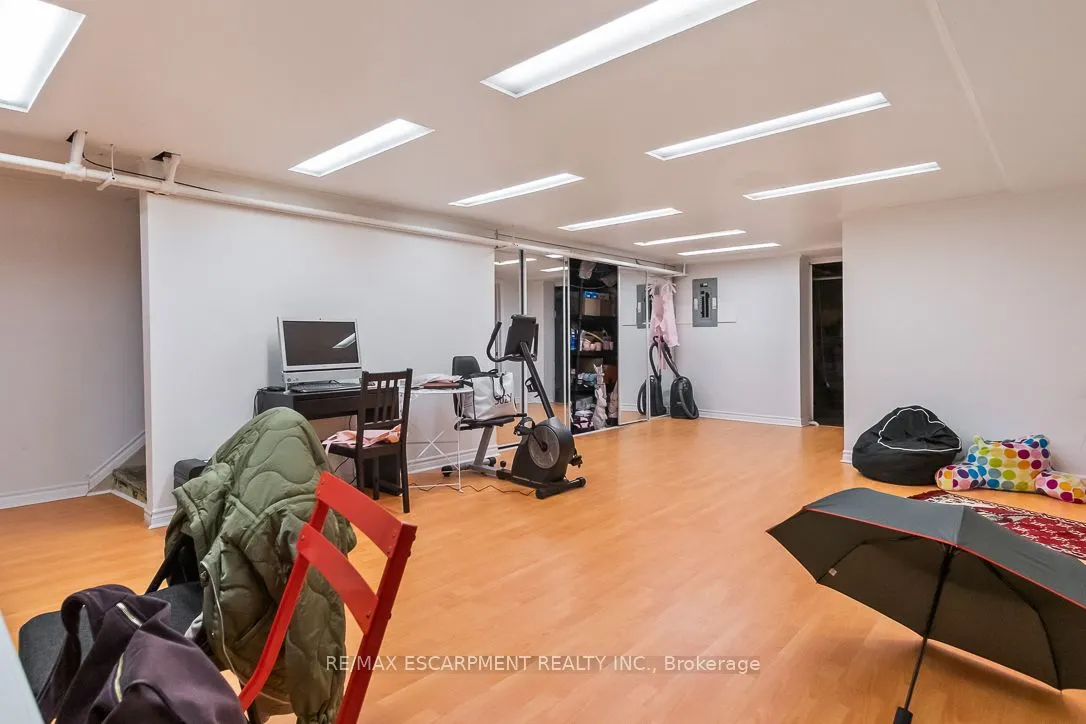 241,243 Lakeshore Road E