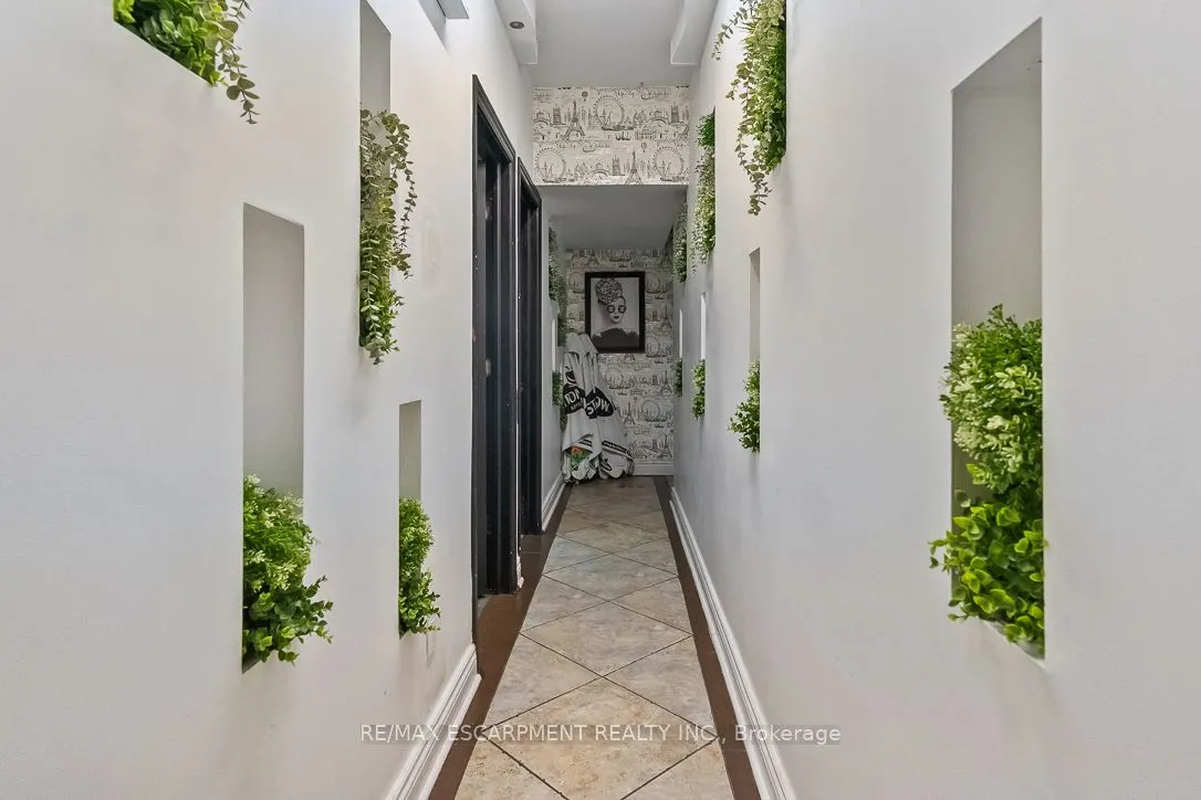 241,243 Lakeshore Road E