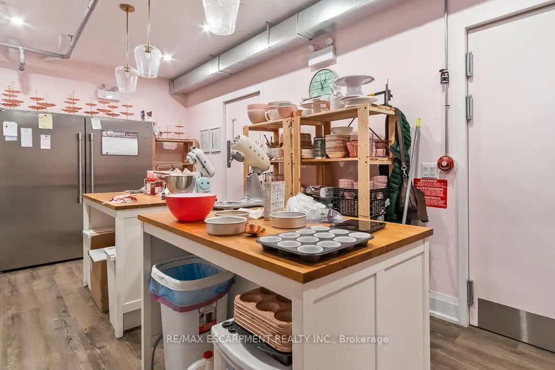 241,243 Lakeshore Road E