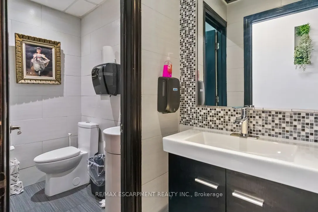 241,243 Lakeshore Road E
